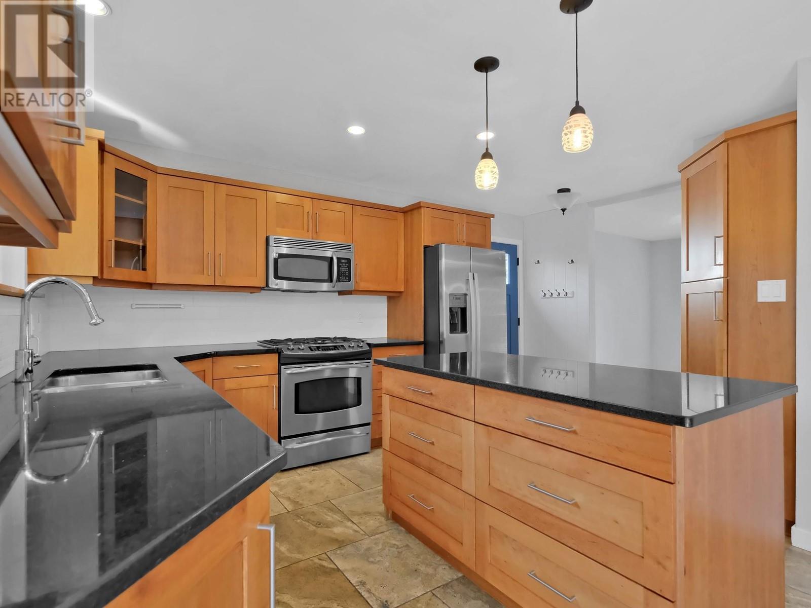 126 Andrew Place, Penticton, British Columbia  V2A 8S8 - Photo 3 - 10345597