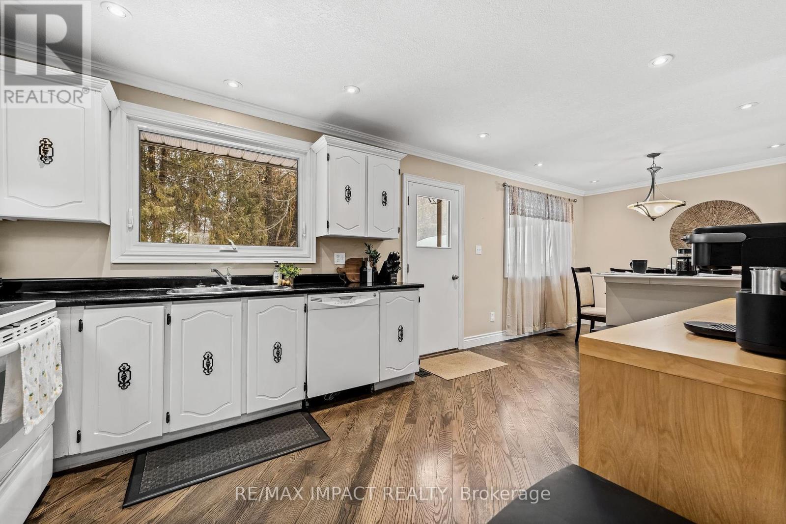 1158 Weller Street, Peterborough West, Ontario  K9J 7M8 - Photo 12 - X12104060