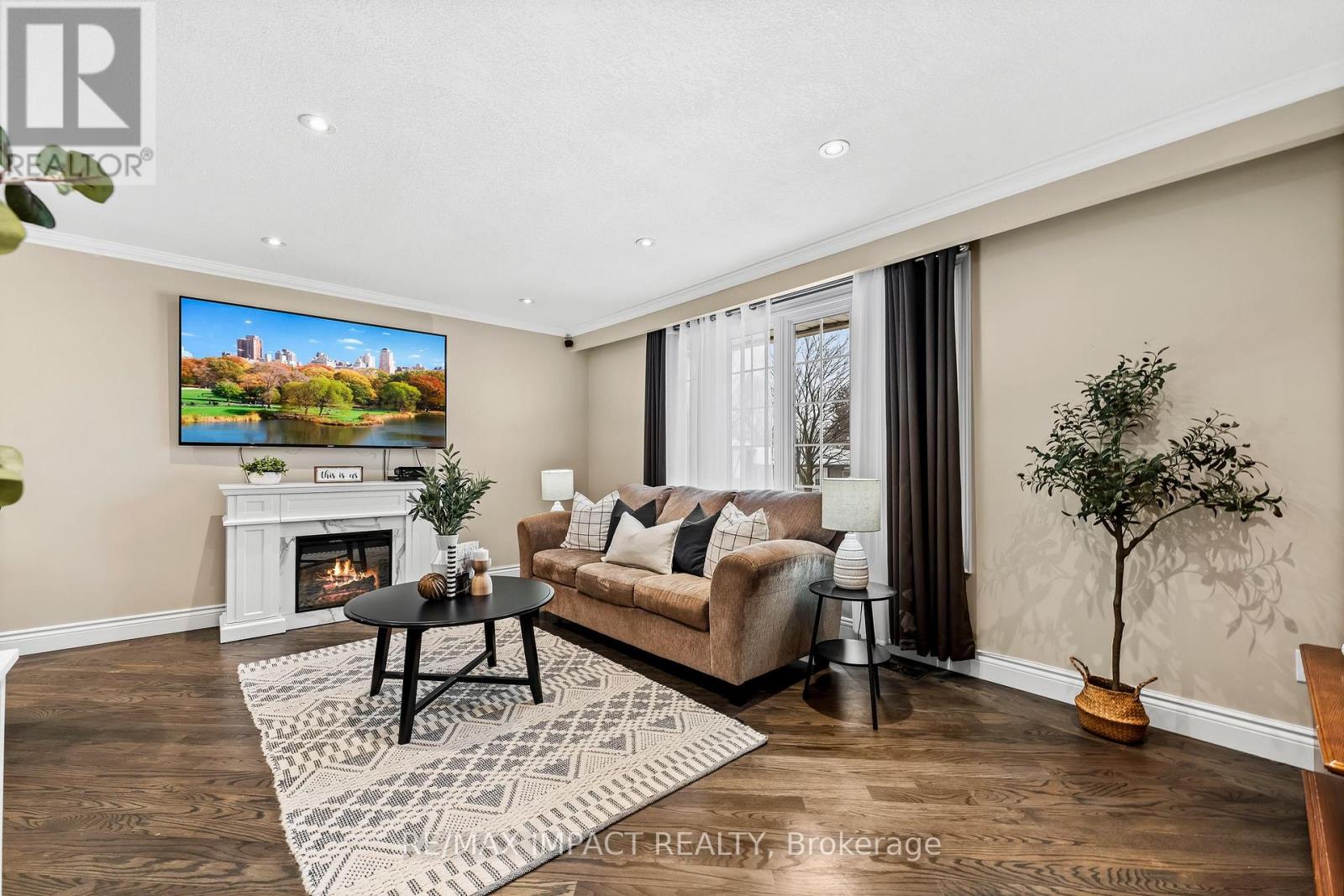 1158 Weller Street, Peterborough West, Ontario  K9J 7M8 - Photo 4 - X12104060