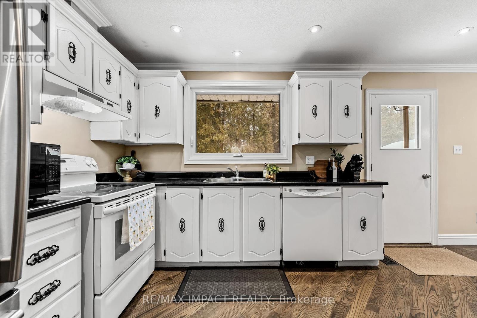 1158 Weller Street, Peterborough West, Ontario  K9J 7M8 - Photo 13 - X12104060