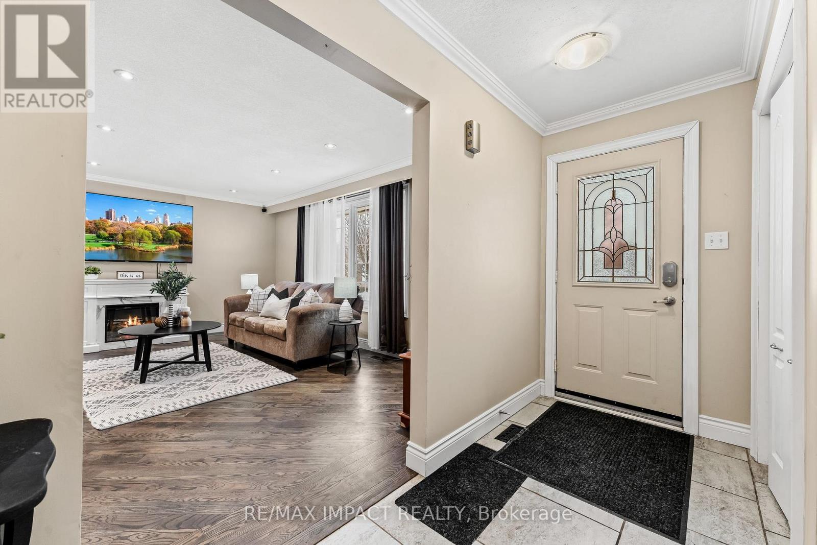 1158 Weller Street, Peterborough West, Ontario  K9J 7M8 - Photo 2 - X12104060
