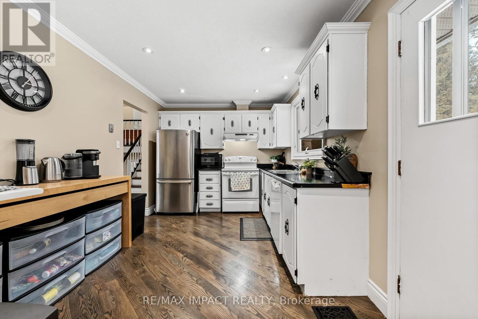 1158 Weller Street, Peterborough West, Ontario  K9J 7M8 - Photo 11 - X12104060