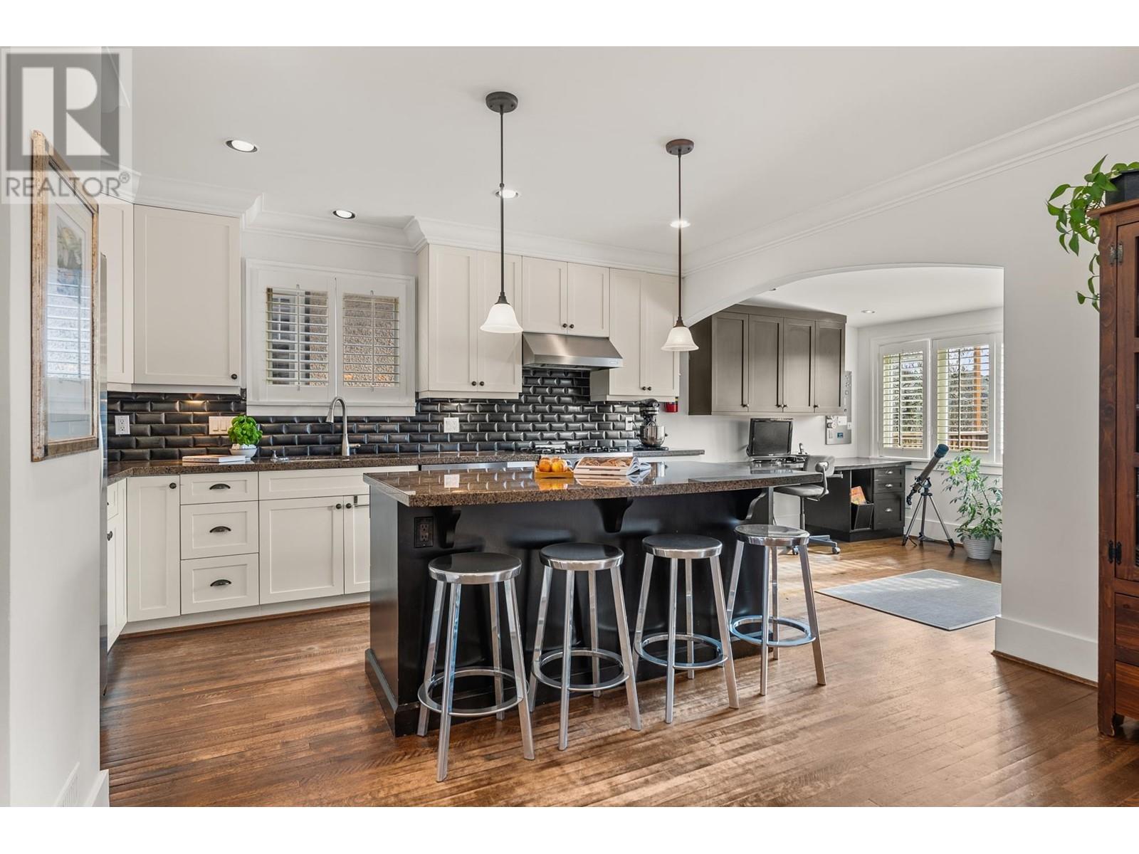 Listing Picture 4 of 37 : 3550 W 31ST AVENUE, Vancouver / 溫哥華 - 魯藝地產 Yvonne Lu Group - MLS Medallion Club Member