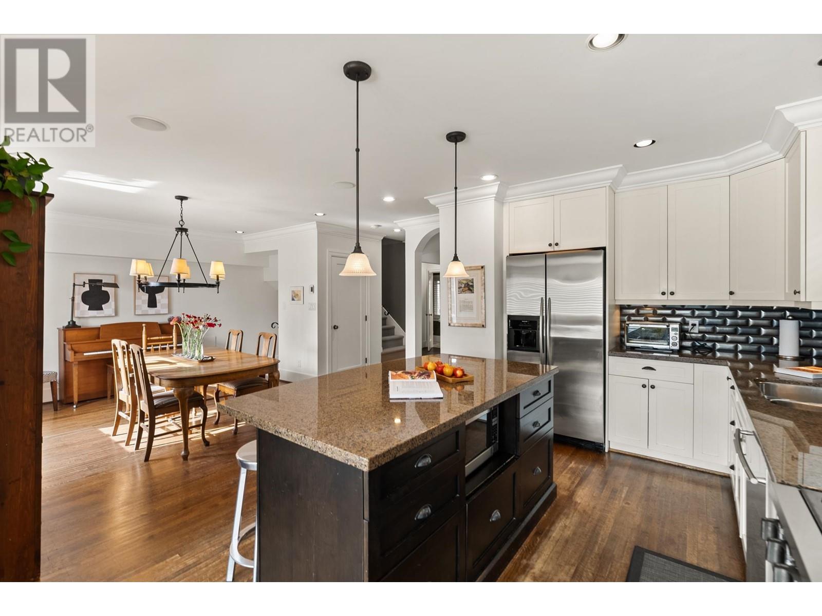 Listing Picture 11 of 37 : 3550 W 31ST AVENUE, Vancouver / 溫哥華 - 魯藝地產 Yvonne Lu Group - MLS Medallion Club Member