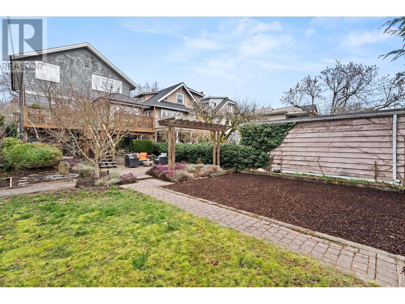 Listing Picture 33 of 37 : 3550 W 31ST AVENUE, Vancouver / 溫哥華 - 魯藝地產 Yvonne Lu Group - MLS Medallion Club Member