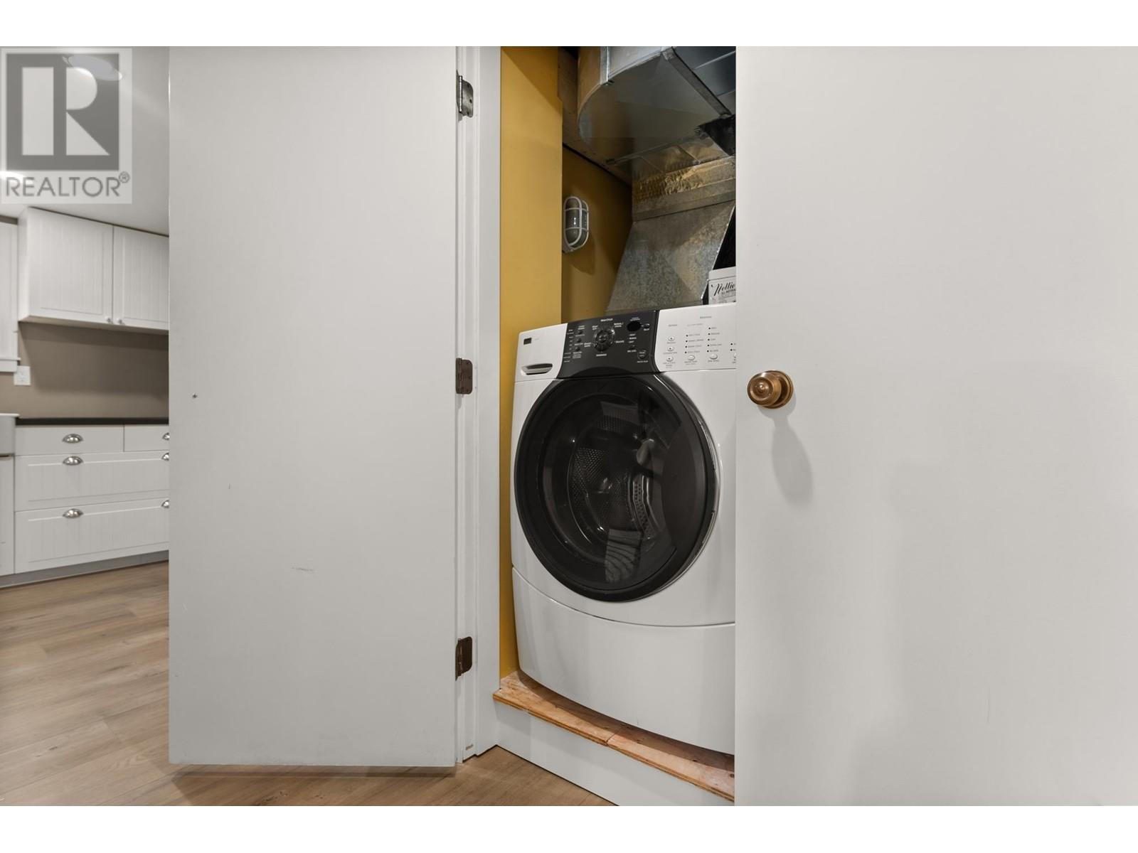 Listing Picture 30 of 37 : 3550 W 31ST AVENUE, Vancouver / 溫哥華 - 魯藝地產 Yvonne Lu Group - MLS Medallion Club Member