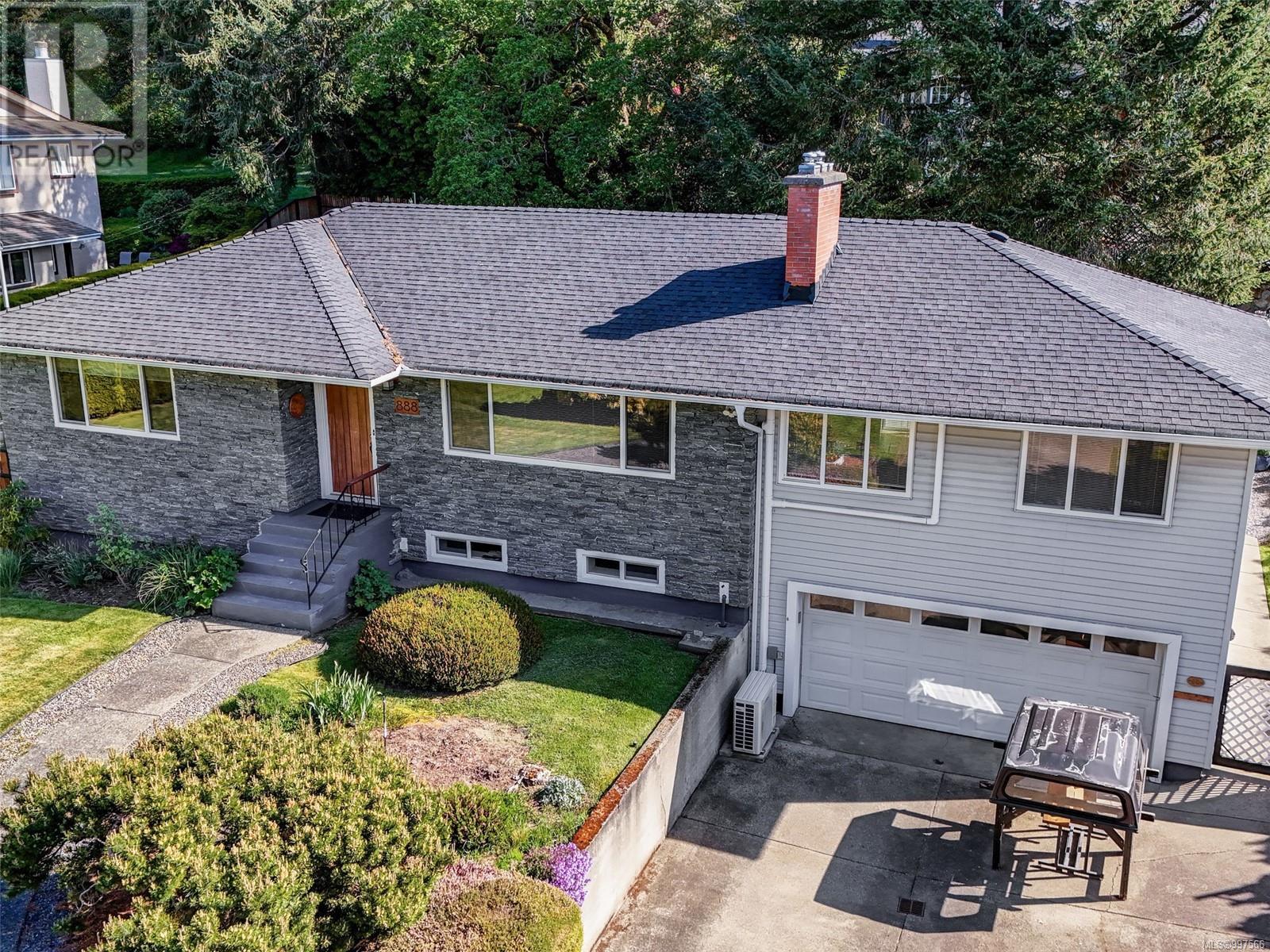 Property at 888 Falaise Cres image 1
