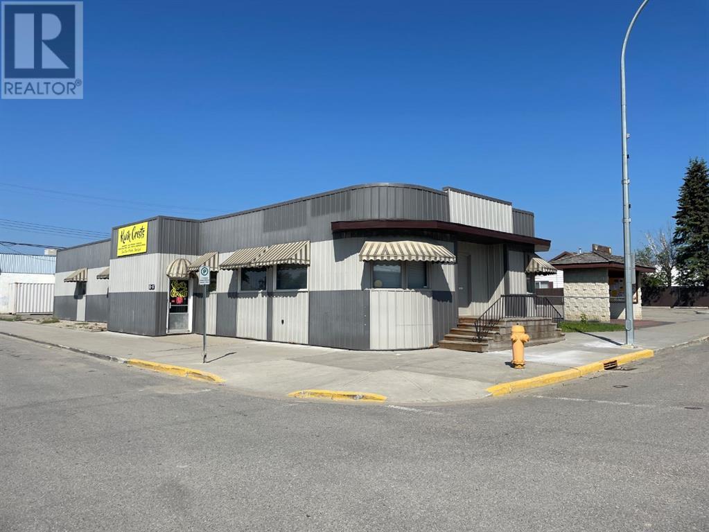 Property at 502 50 Street image 1