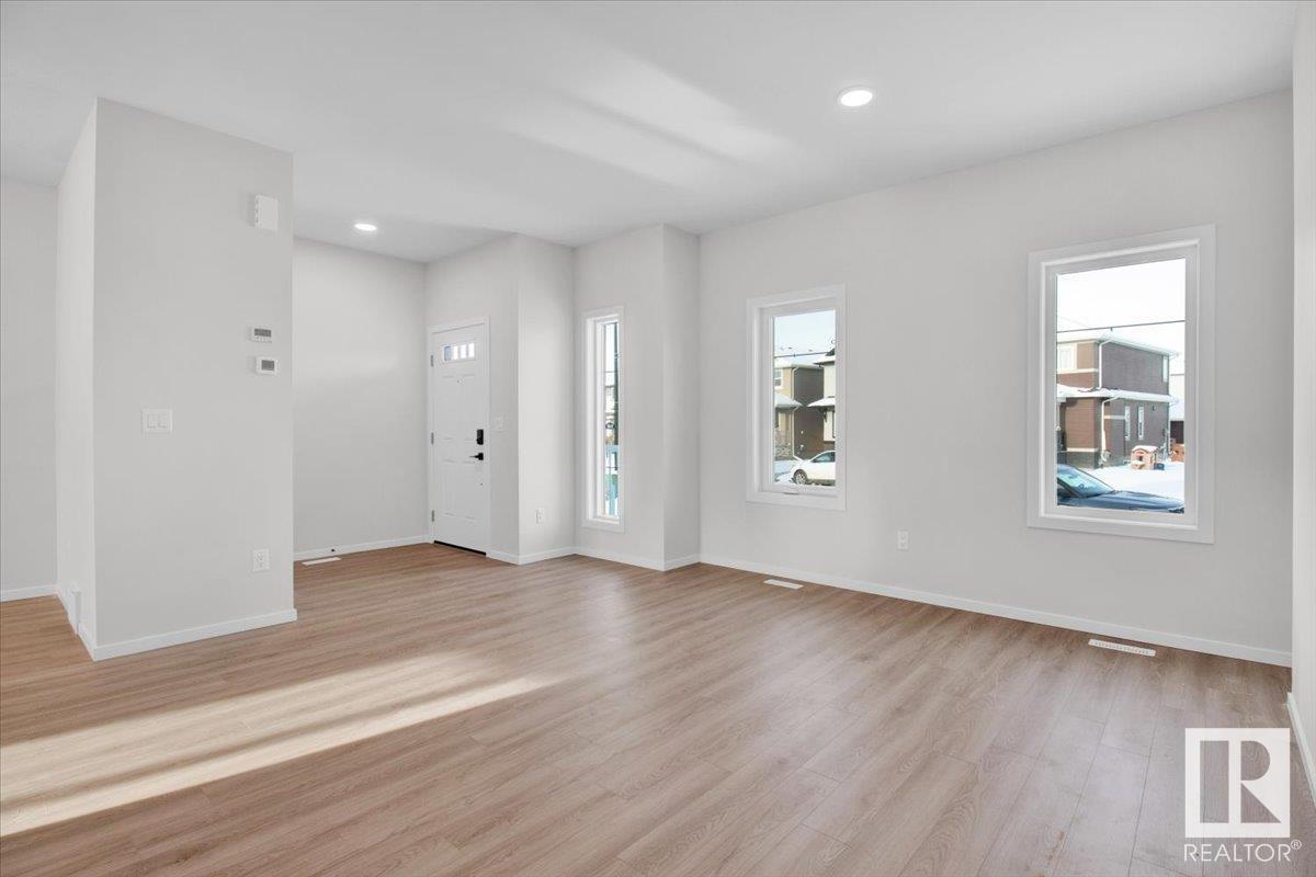 Property at 15 ETON LI image 5