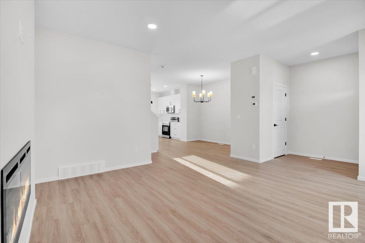 Property at 15 ETON LI image 4