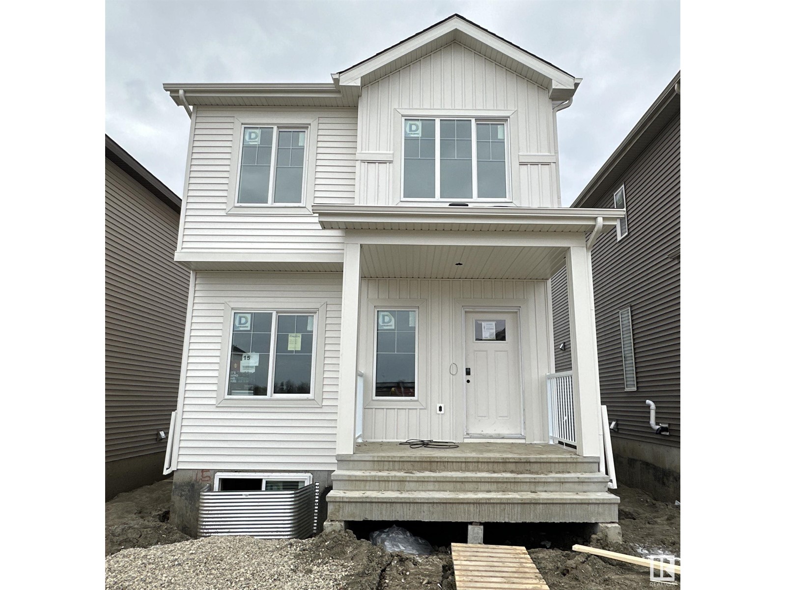 Property at 15 ETON LI image 1