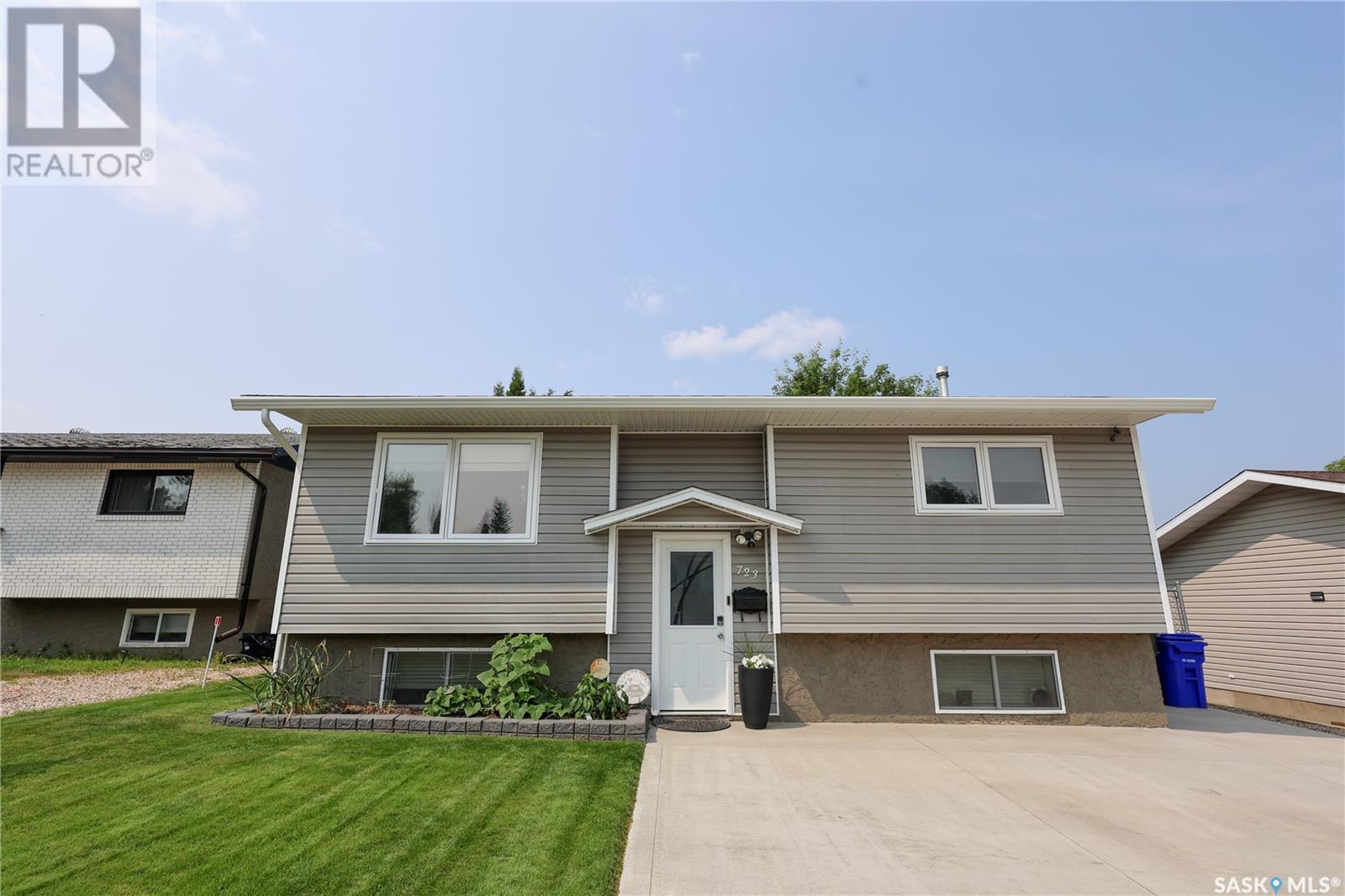 Property at 723 McCraney CRESCENT image 1
