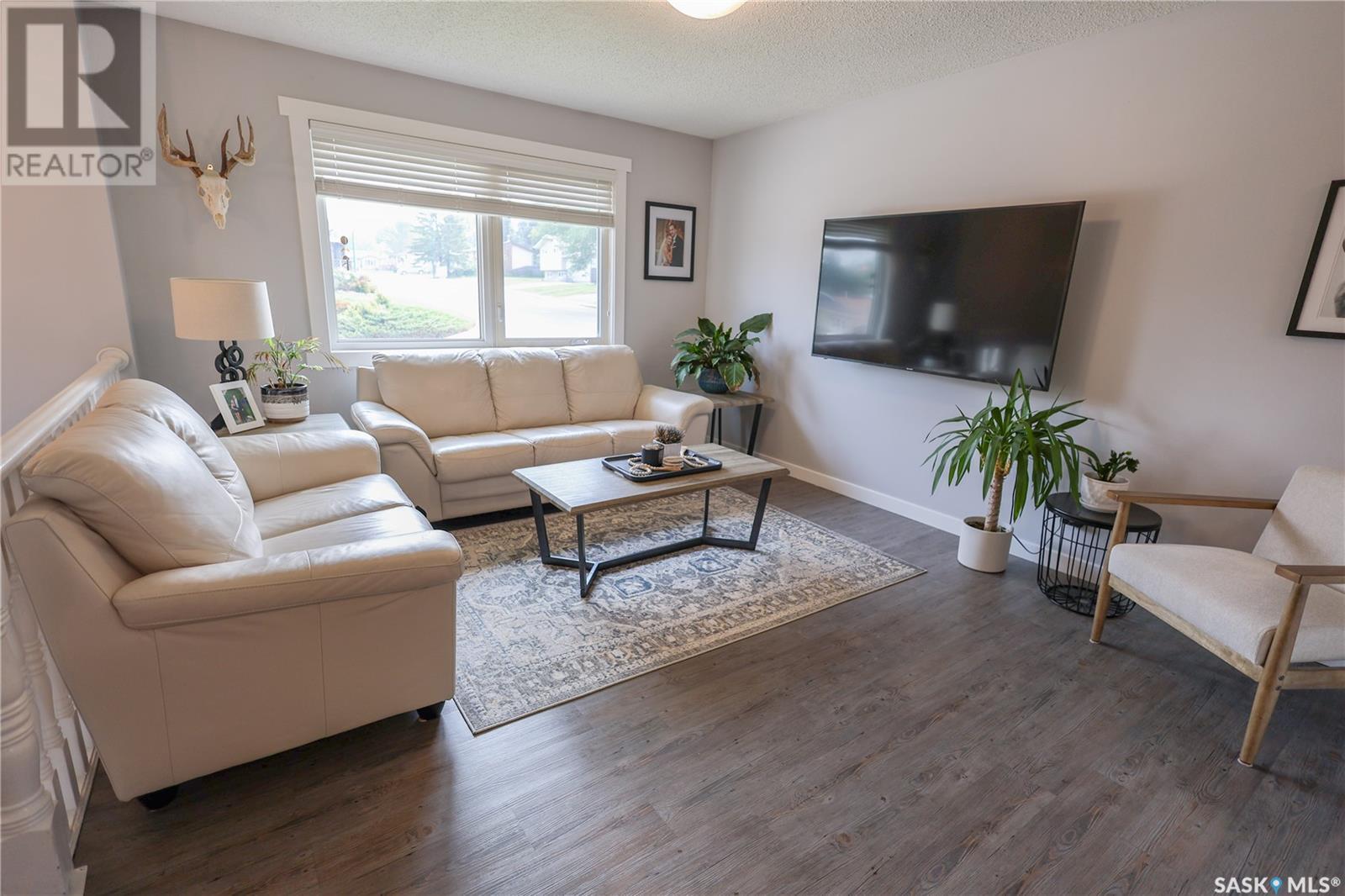 Property at 723 McCraney CRESCENT image 2