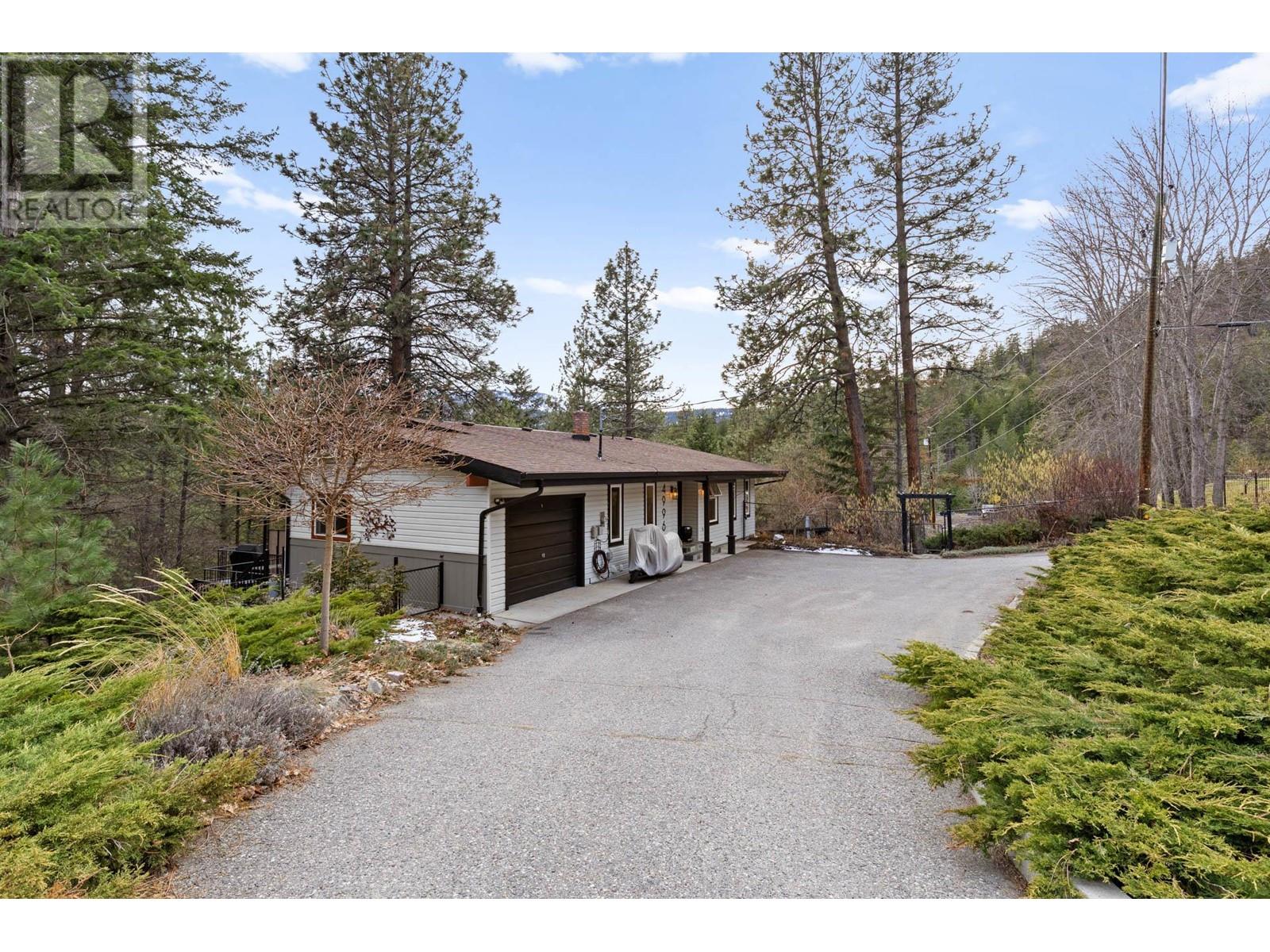 4996 Bradley Drive, Peachland, British Columbia  V0H 1X8 - Photo 3 - 10346359
