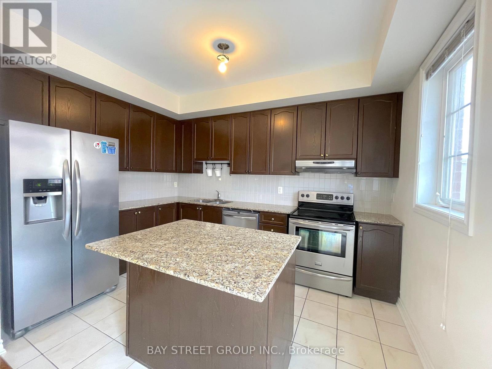 11 Haute Lane, Markham, Ontario  L6C 0P2 - Photo 8 - N12121821