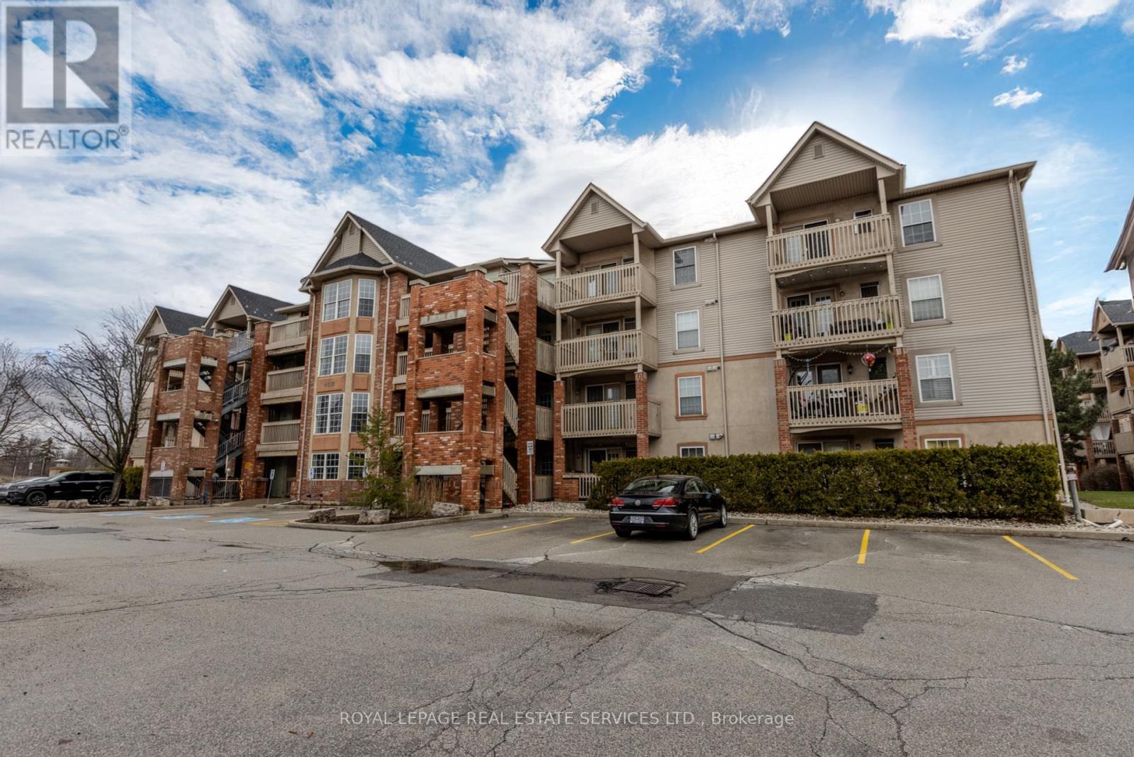 107 - 4013 Kilmer Drive, Burlington, Ontario  L7M 4M3 - Photo 2 - W12055824