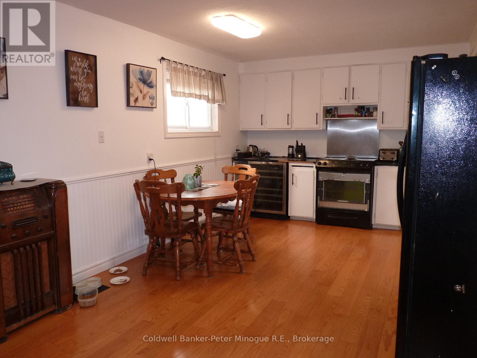 Property at 2452 QUEENSWAY ROAD image 3