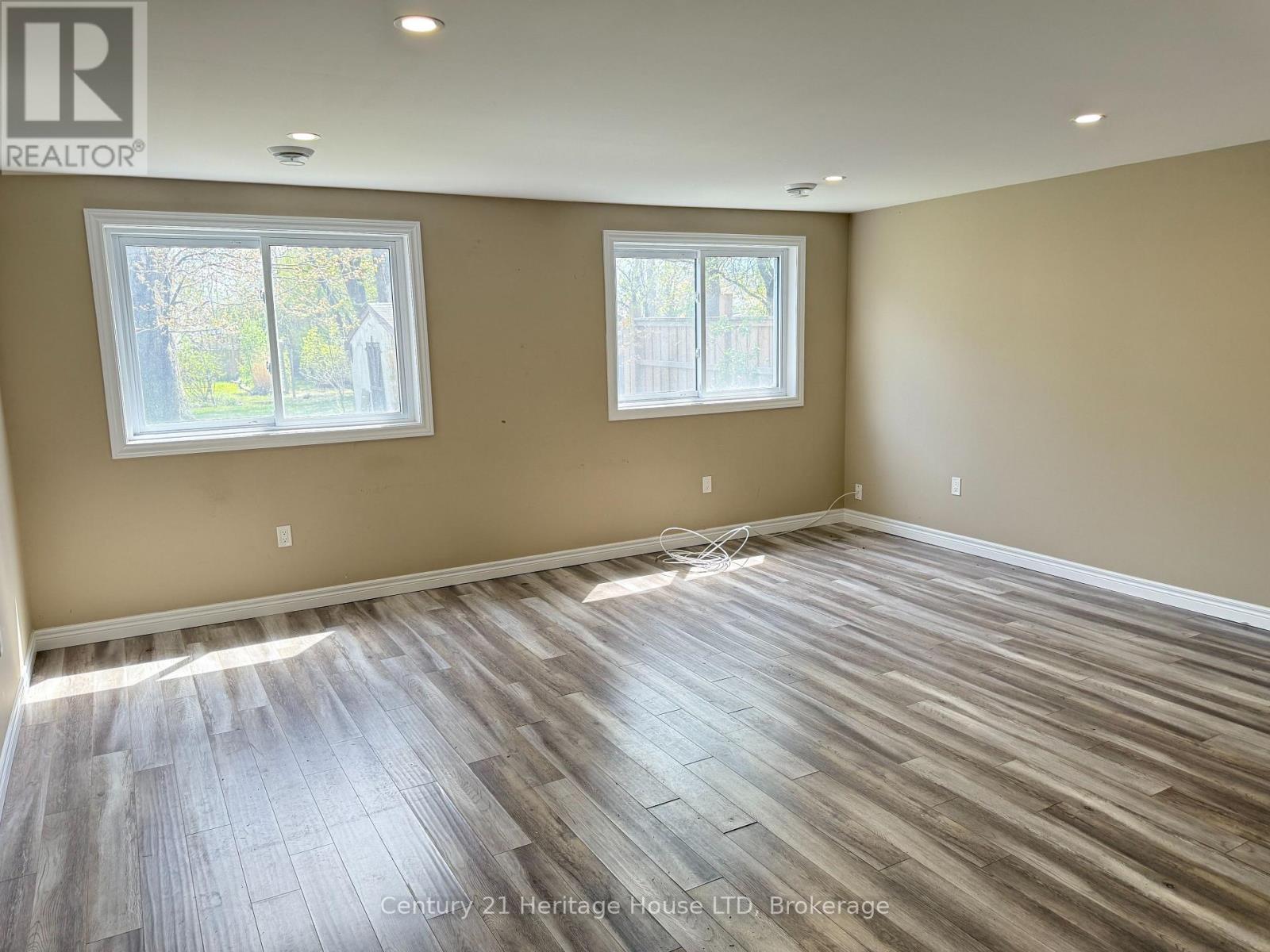 264 Henrietta Street, Fort Erie (Central), Ontario  L2A 2K7 - Photo 10 - X12124904