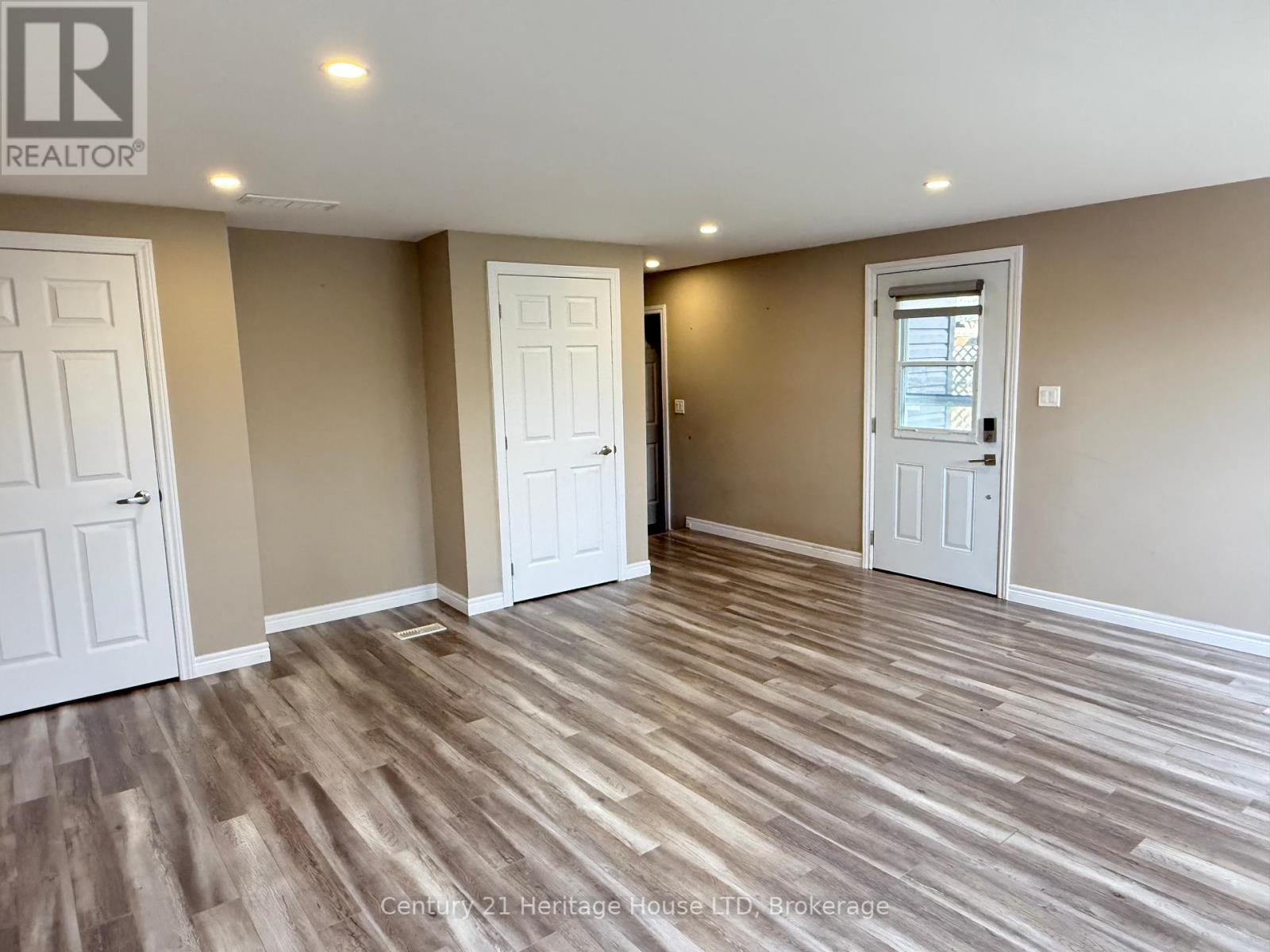 264 Henrietta Street, Fort Erie (Central), Ontario  L2A 2K7 - Photo 11 - X12124904