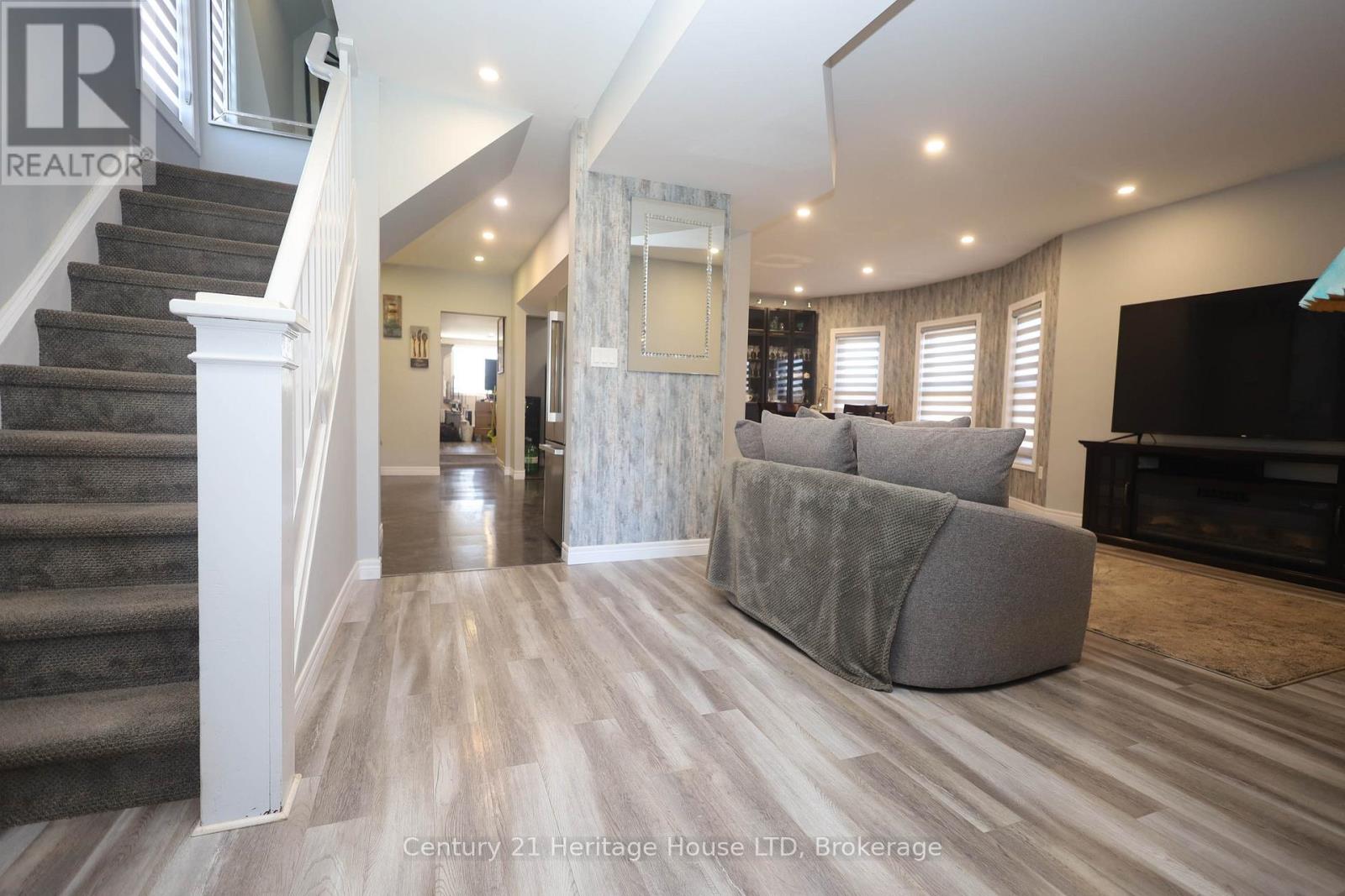 264 Henrietta Street, Fort Erie (Central), Ontario  L2A 2K7 - Photo 12 - X12124904