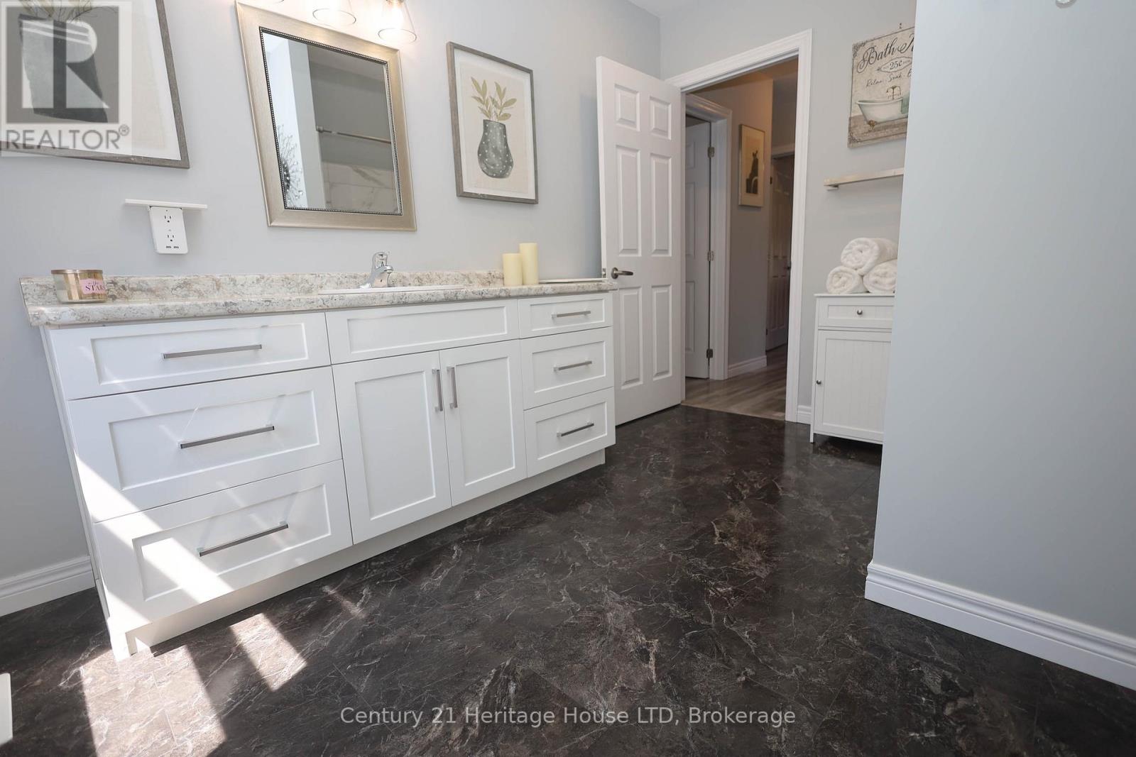 264 Henrietta Street, Fort Erie (Central), Ontario  L2A 2K7 - Photo 20 - X12124904