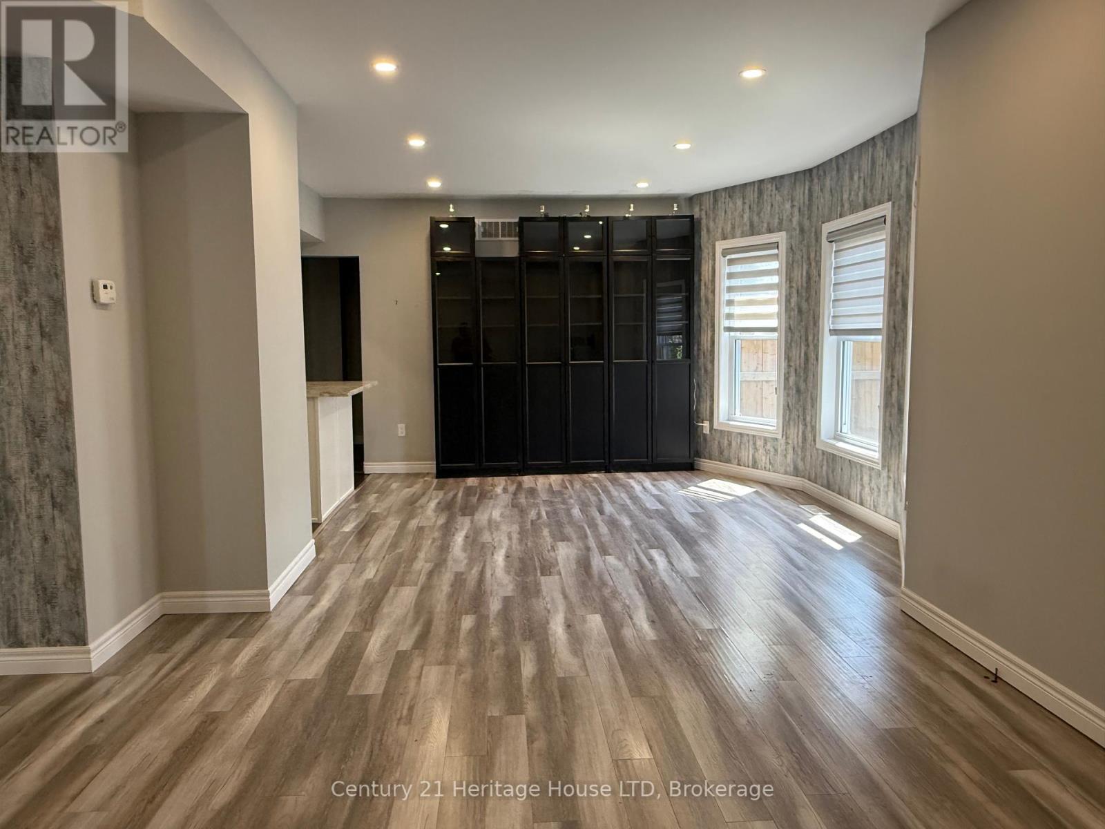 264 Henrietta Street, Fort Erie (Central), Ontario  L2A 2K7 - Photo 8 - X12124904