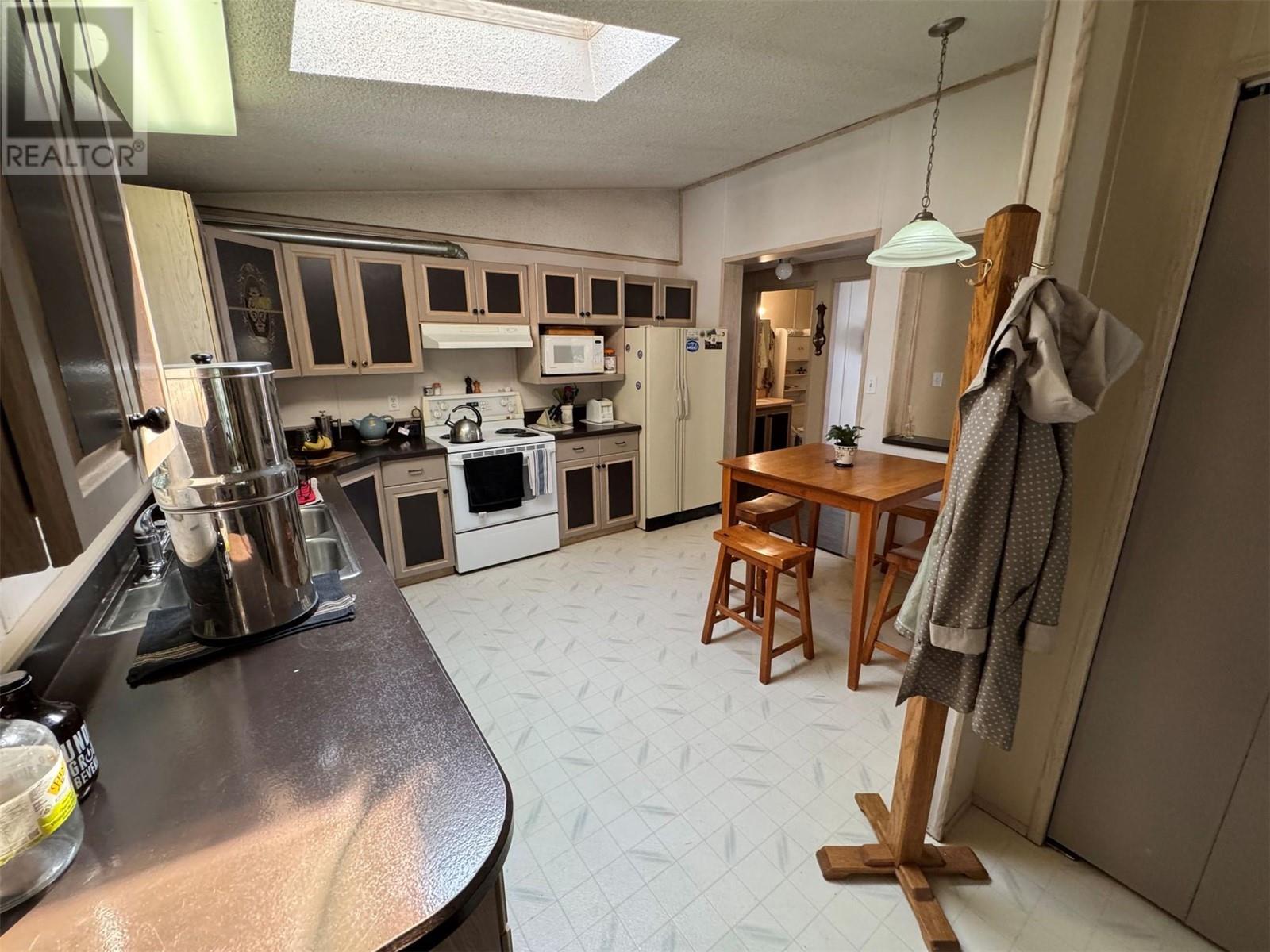 1360 Pass Street, Greenwood, British Columbia  V0H 1J0 - Photo 2 - 10346370