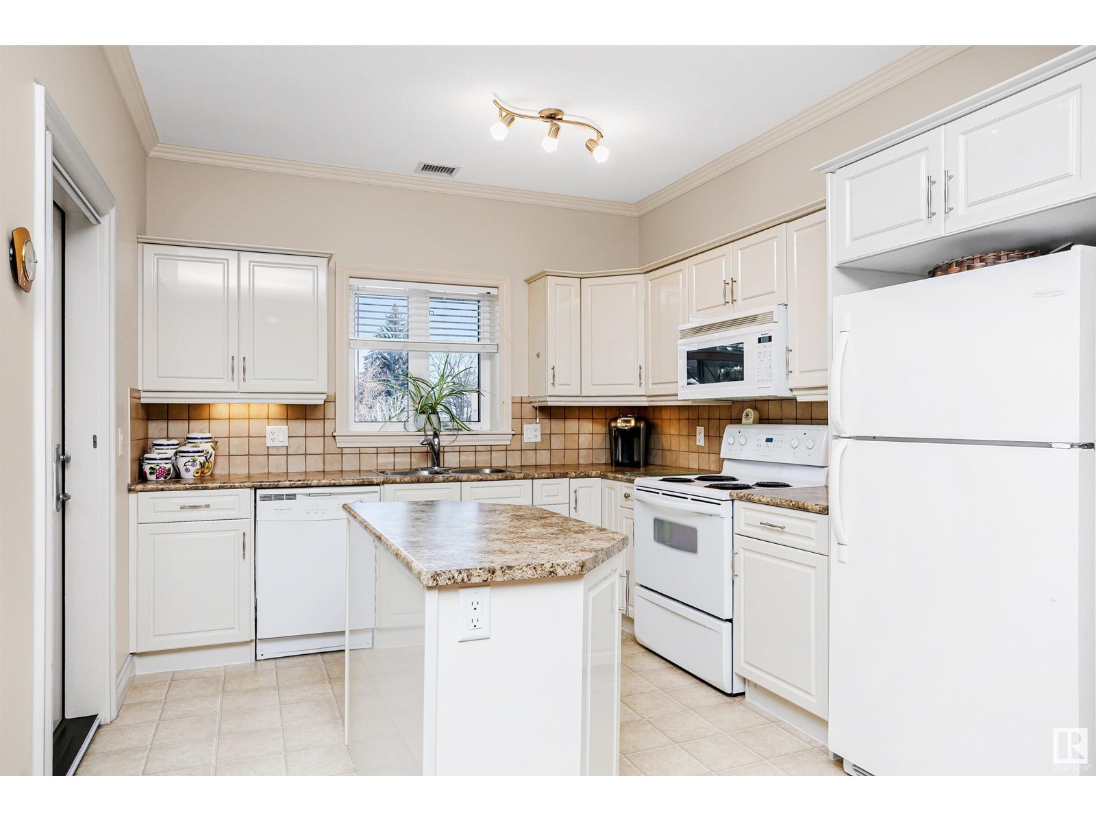 Property at #202 14205 96 AV NW image 5