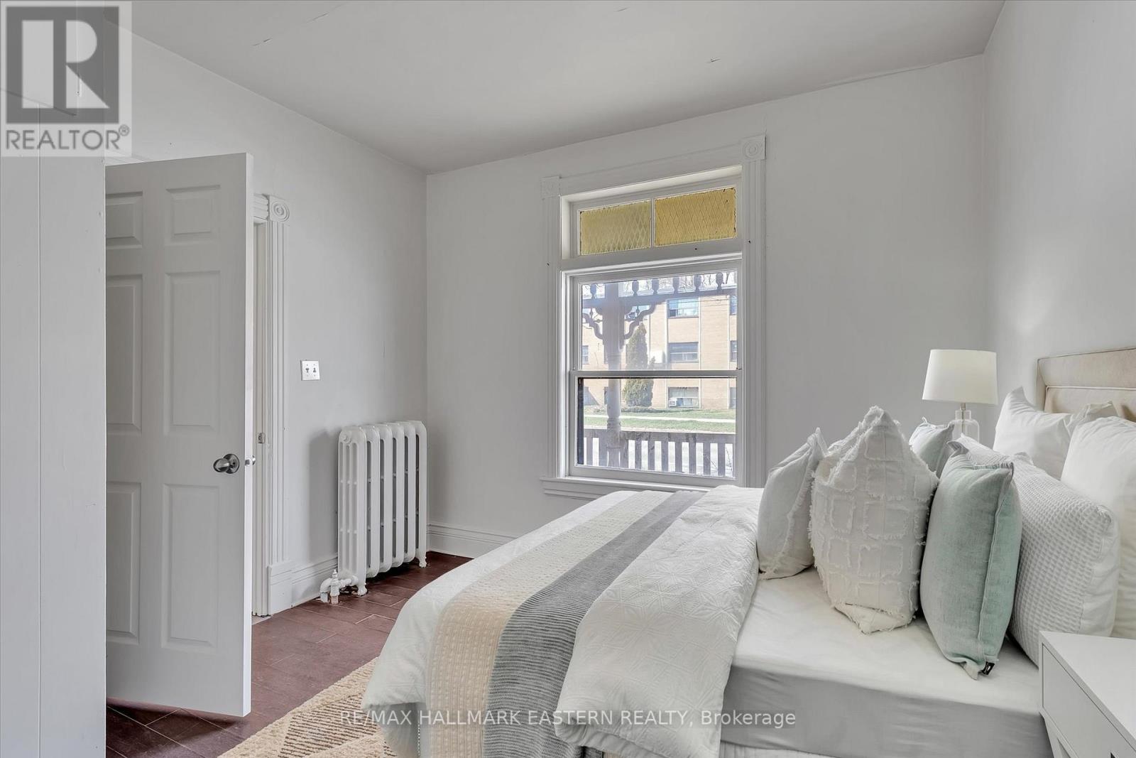 299 Mcdonnel Street, Peterborough, Ontario  K9H 2W6 - Photo 3 - X12124956