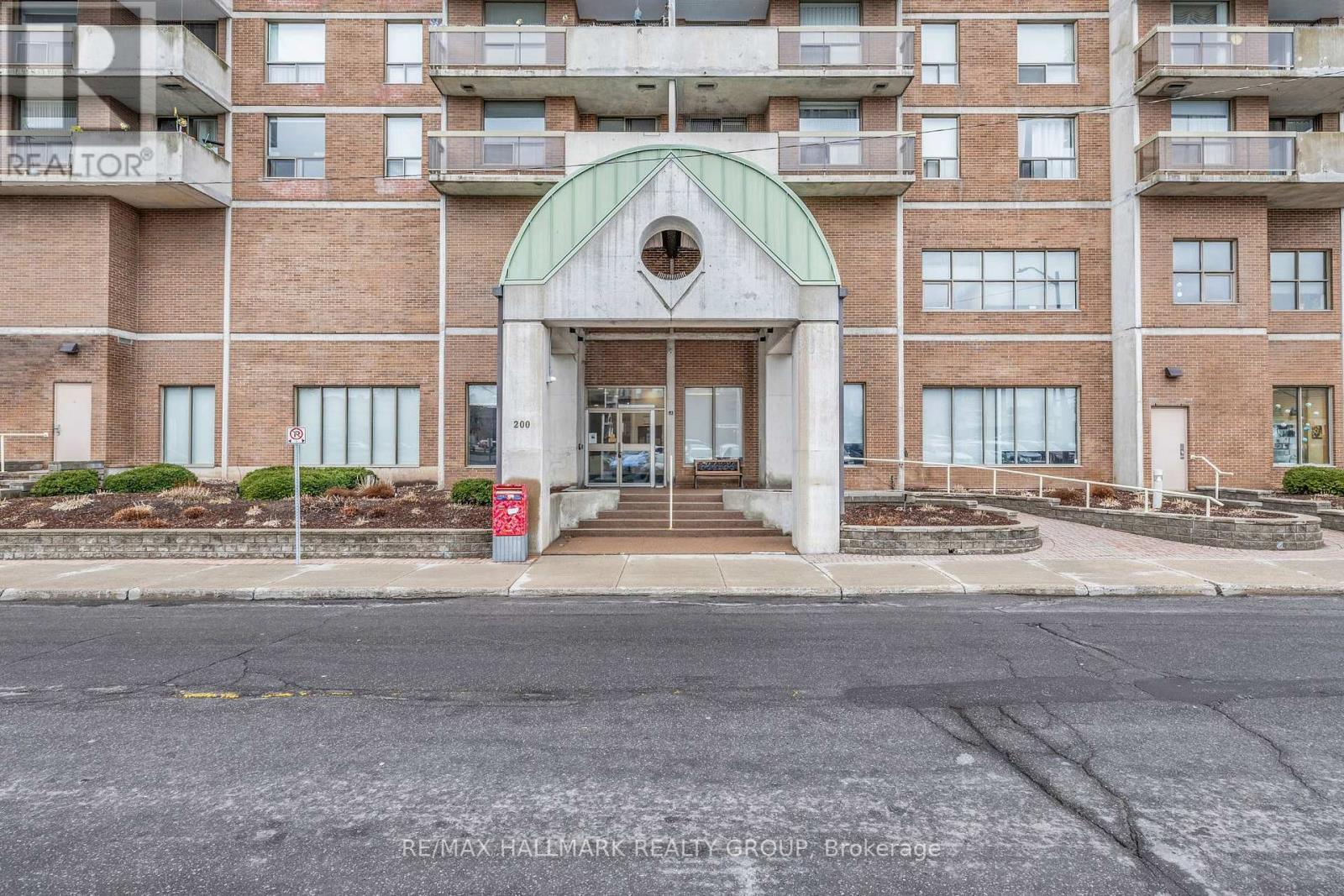 605 - 200 Lafontaine Avenue, Ottawa, Ontario  K1L 8K8 - Photo 2 - X12124839