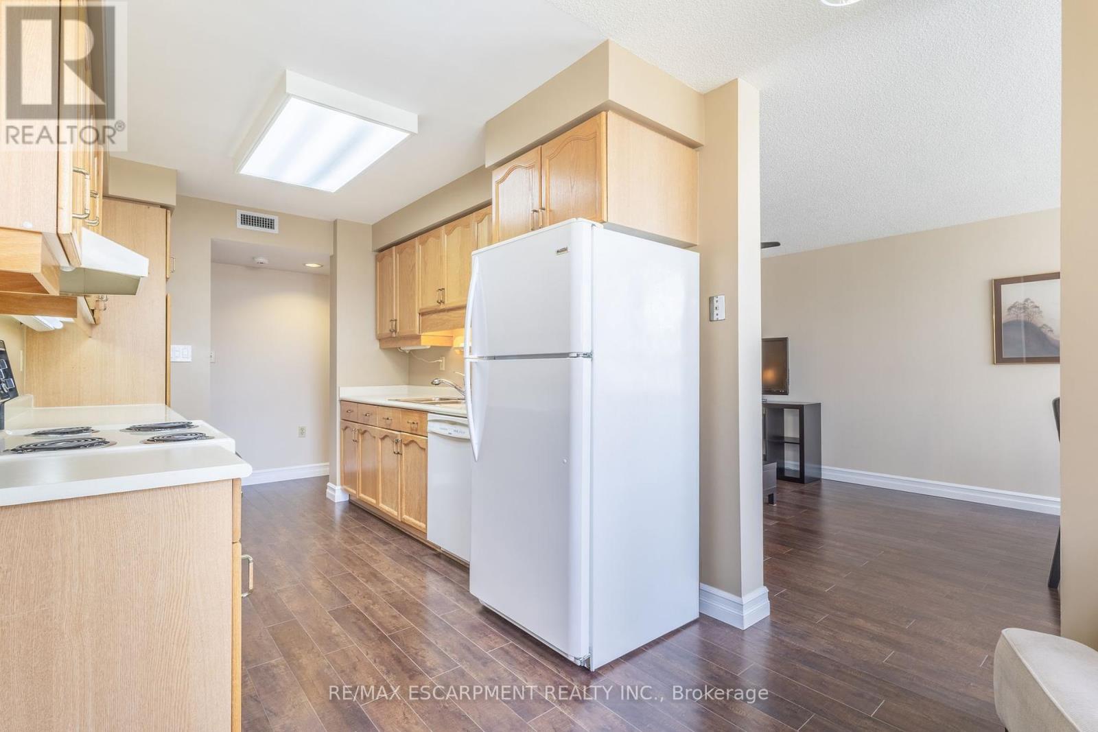 314 - 2199 Sixth Line, Oakville, Ontario  L6H 5V3 - Photo 10 - W12124788