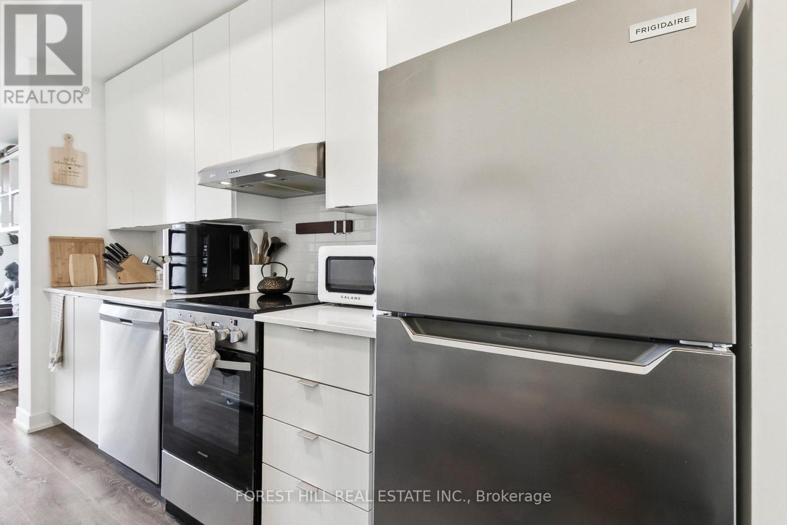 601 - 165 Canon Jackon Drive, Toronto, Ontario  M6M 0C4 - Photo 14 - W12124823