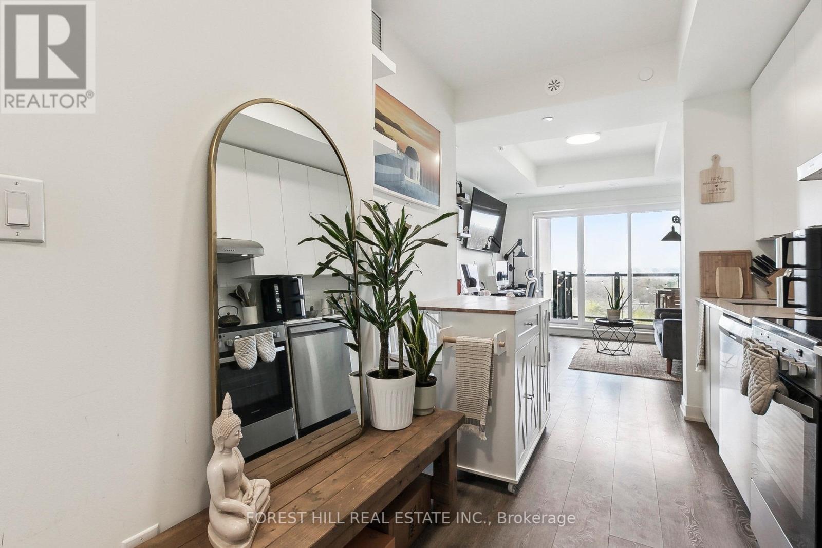 601 - 165 Canon Jackon Drive, Toronto, Ontario  M6M 0C4 - Photo 3 - W12124823