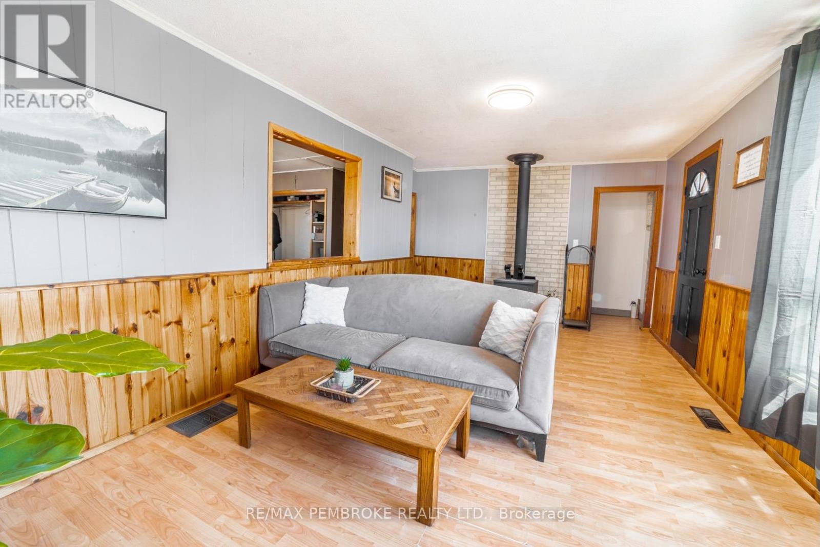 21 Philip Street, Madawaska Valley, Ontario  K0J 1B0 - Photo 11 - X12124959