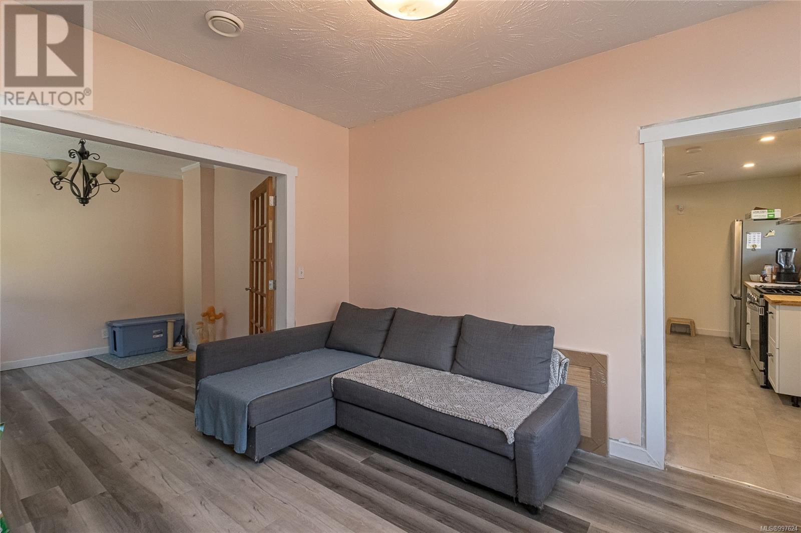Property at 1094 Nagle St image 5