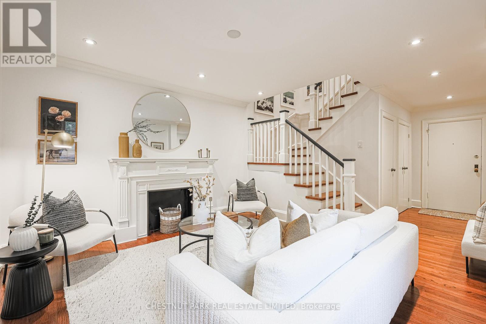 Property at 111 - 480 ORIOLE PARKWAY image 1