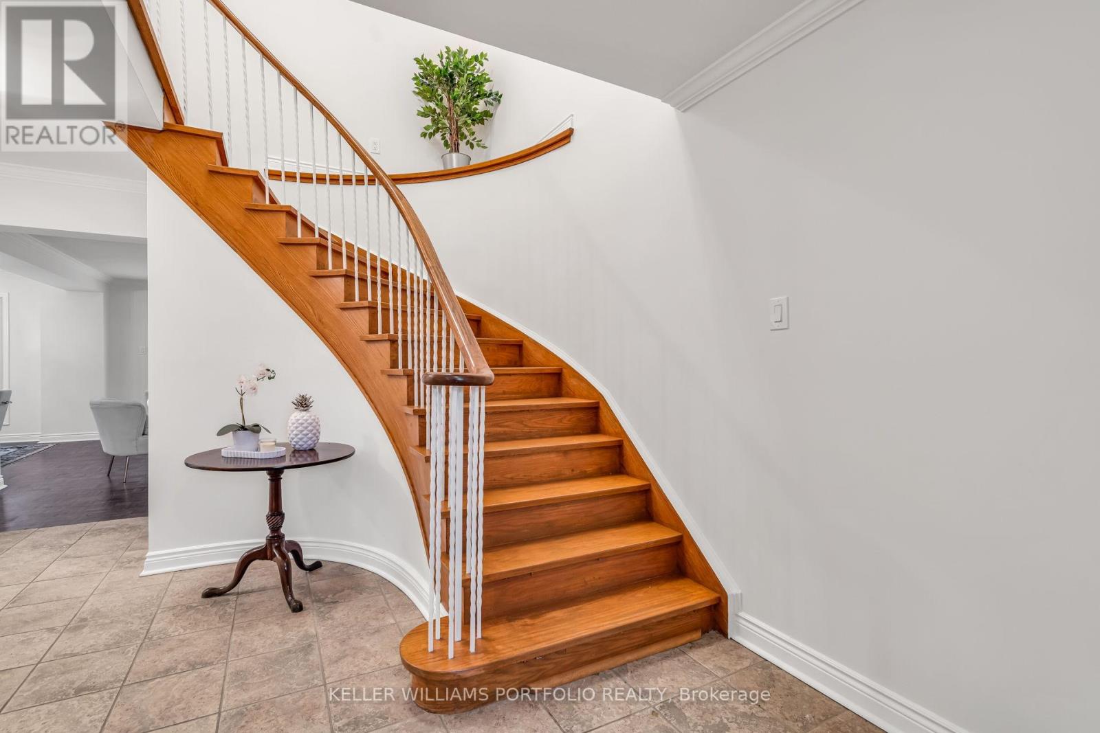 27 Snowshoe Mill Way, Toronto, Ontario  M2L 1T4 - Photo 10 - C12124942
