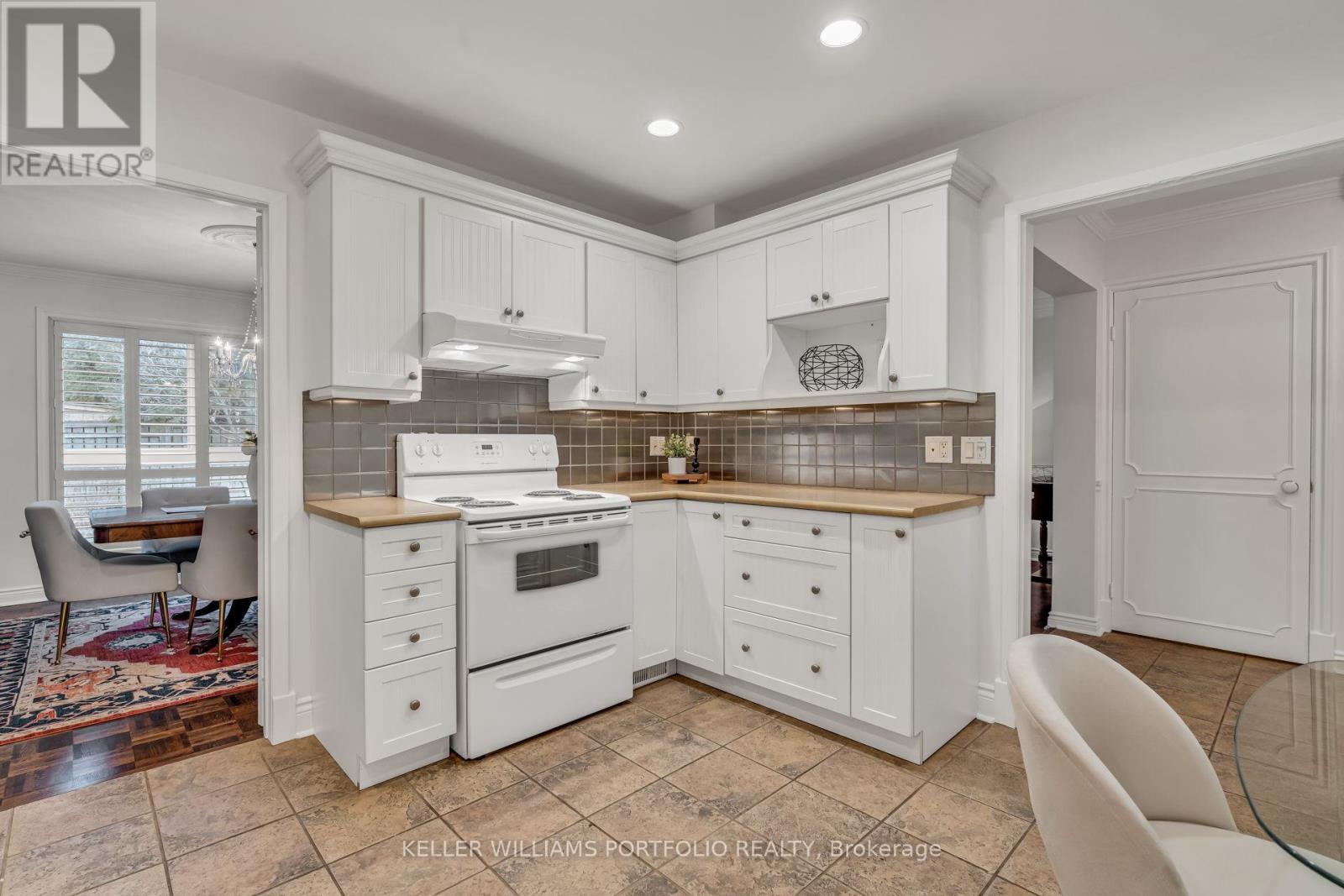27 Snowshoe Mill Way, Toronto, Ontario  M2L 1T4 - Photo 7 - C12124942