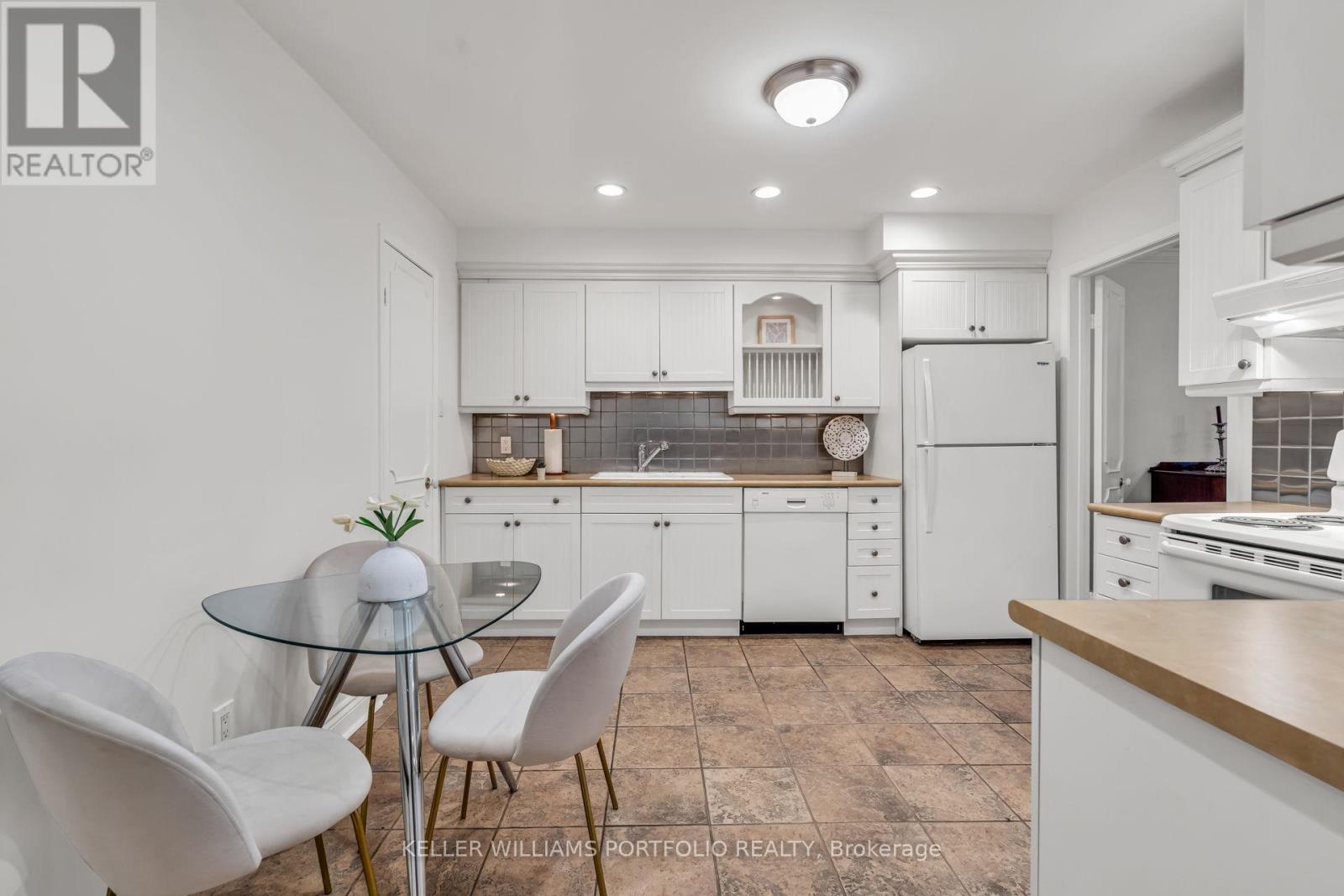 27 Snowshoe Mill Way, Toronto, Ontario  M2L 1T4 - Photo 8 - C12124942