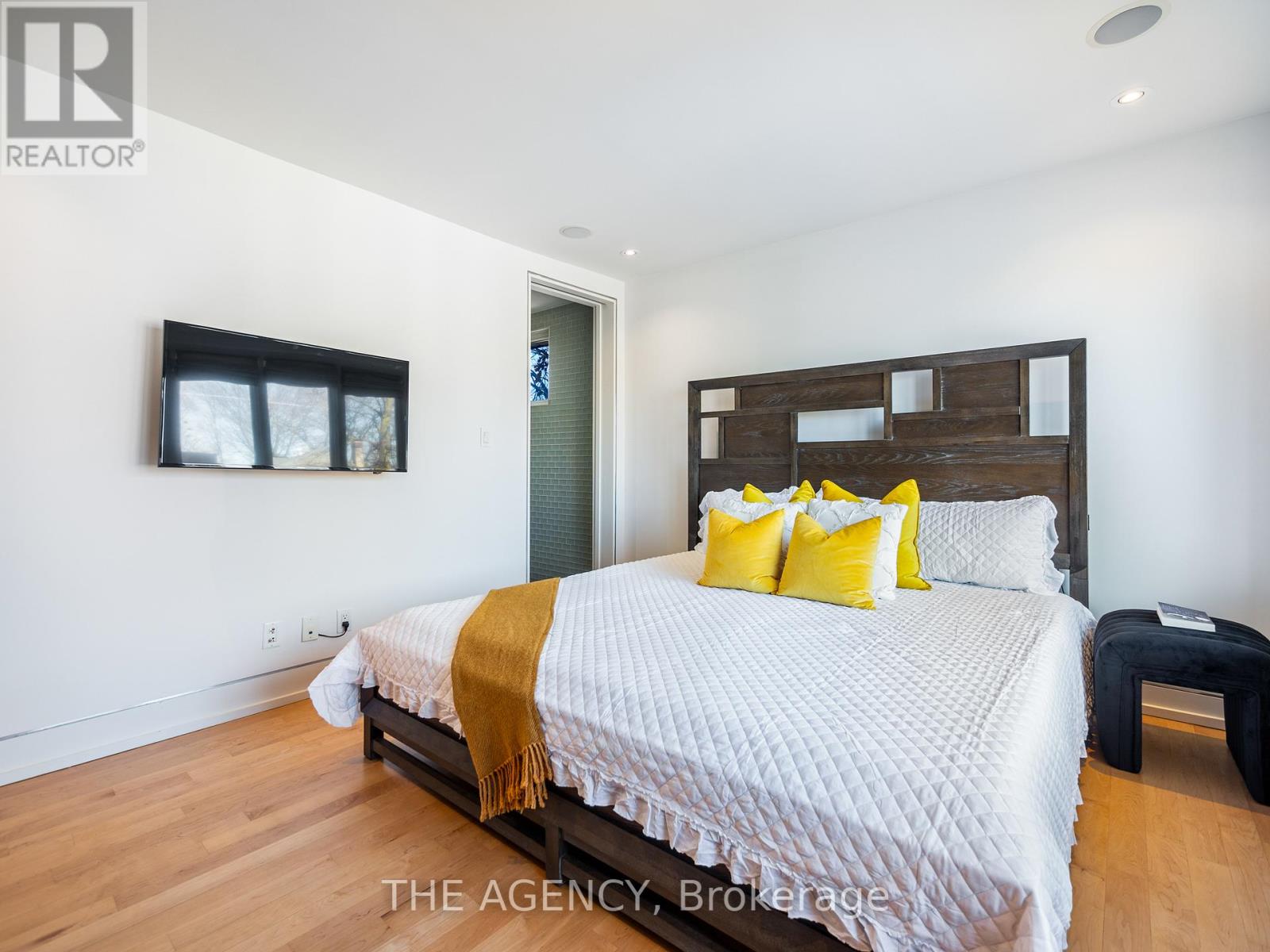 7 Douglas Crescent, Toronto, Ontario  M4W 2E6 - Photo 23 - C12124952