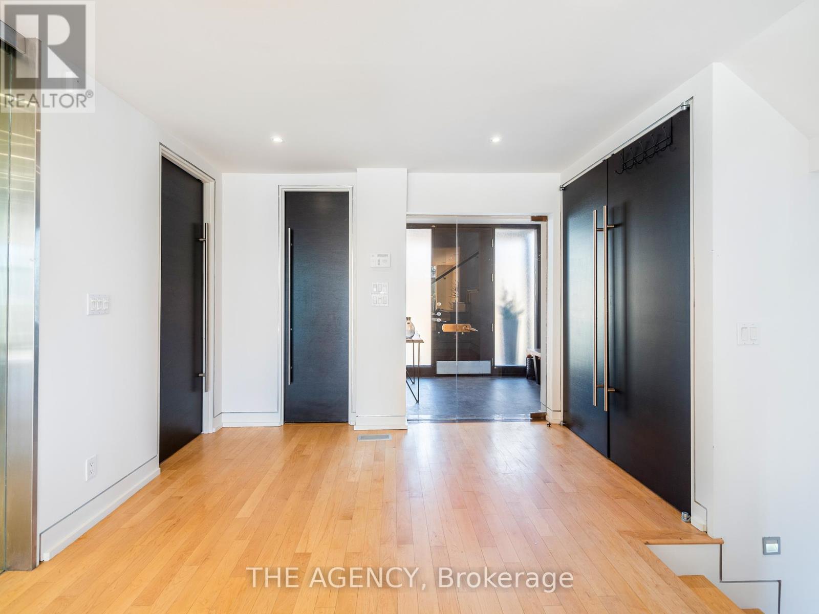 Property at 7 DOUGLAS CRESCENT image 3