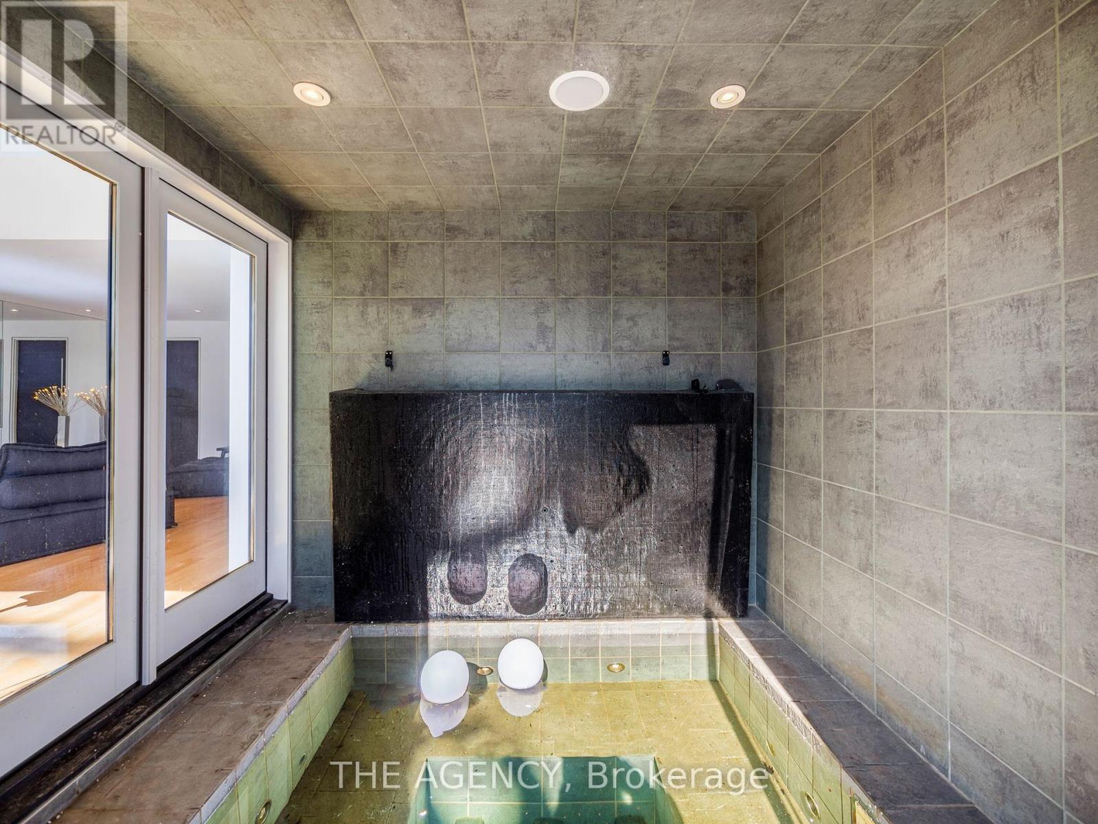 7 Douglas Crescent, Toronto, Ontario  M4W 2E6 - Photo 43 - C12124952