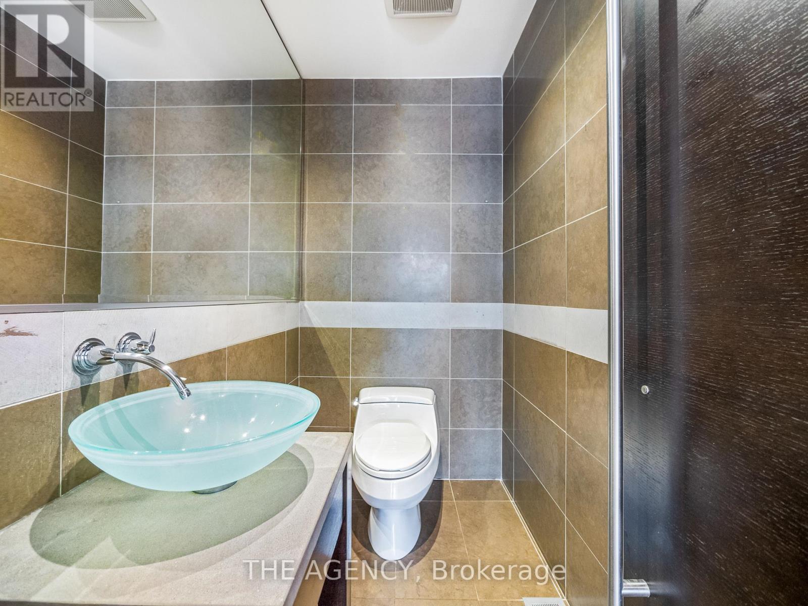 7 Douglas Crescent, Toronto, Ontario  M4W 2E6 - Photo 6 - C12124952
