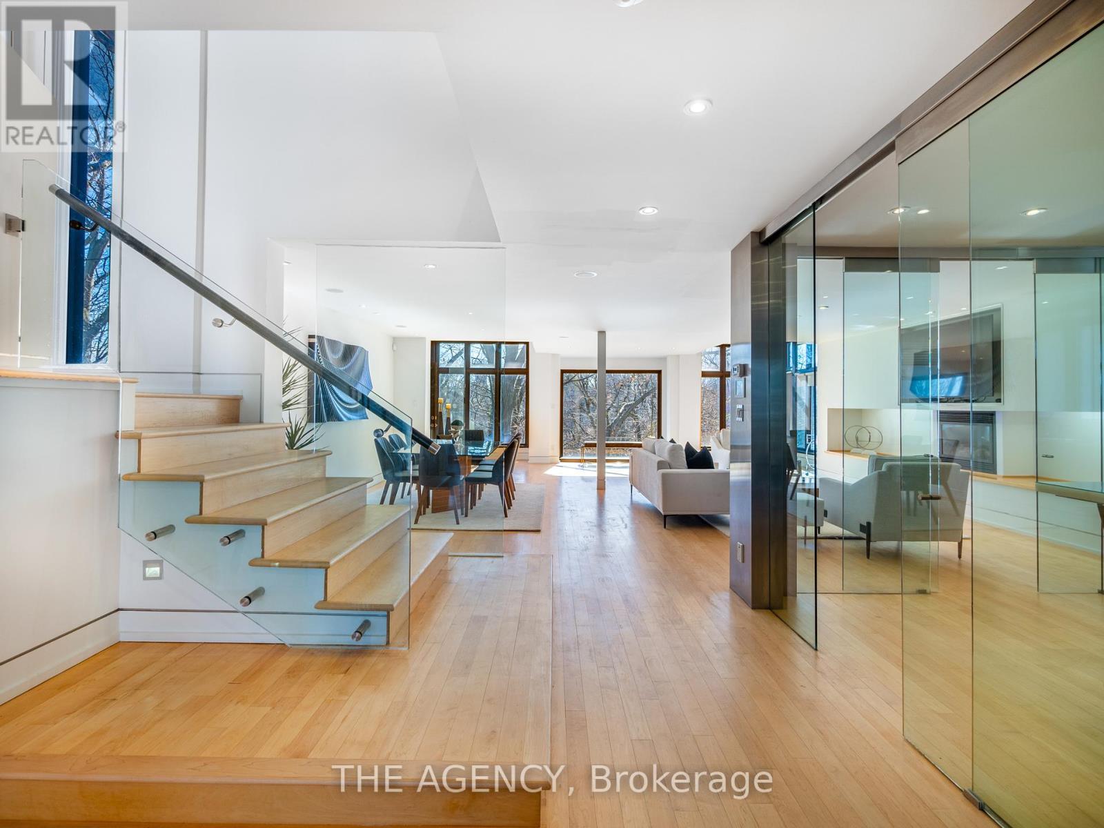 7 Douglas Crescent, Toronto, Ontario  M4W 2E6 - Photo 7 - C12124952
