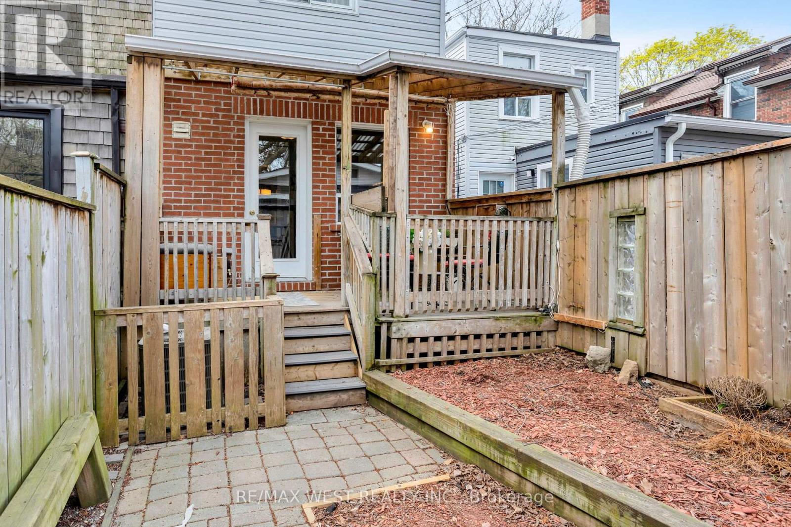 155 Rhodes Avenue, Toronto, Ontario  M4L 3A2 - Photo 23 - E12124977