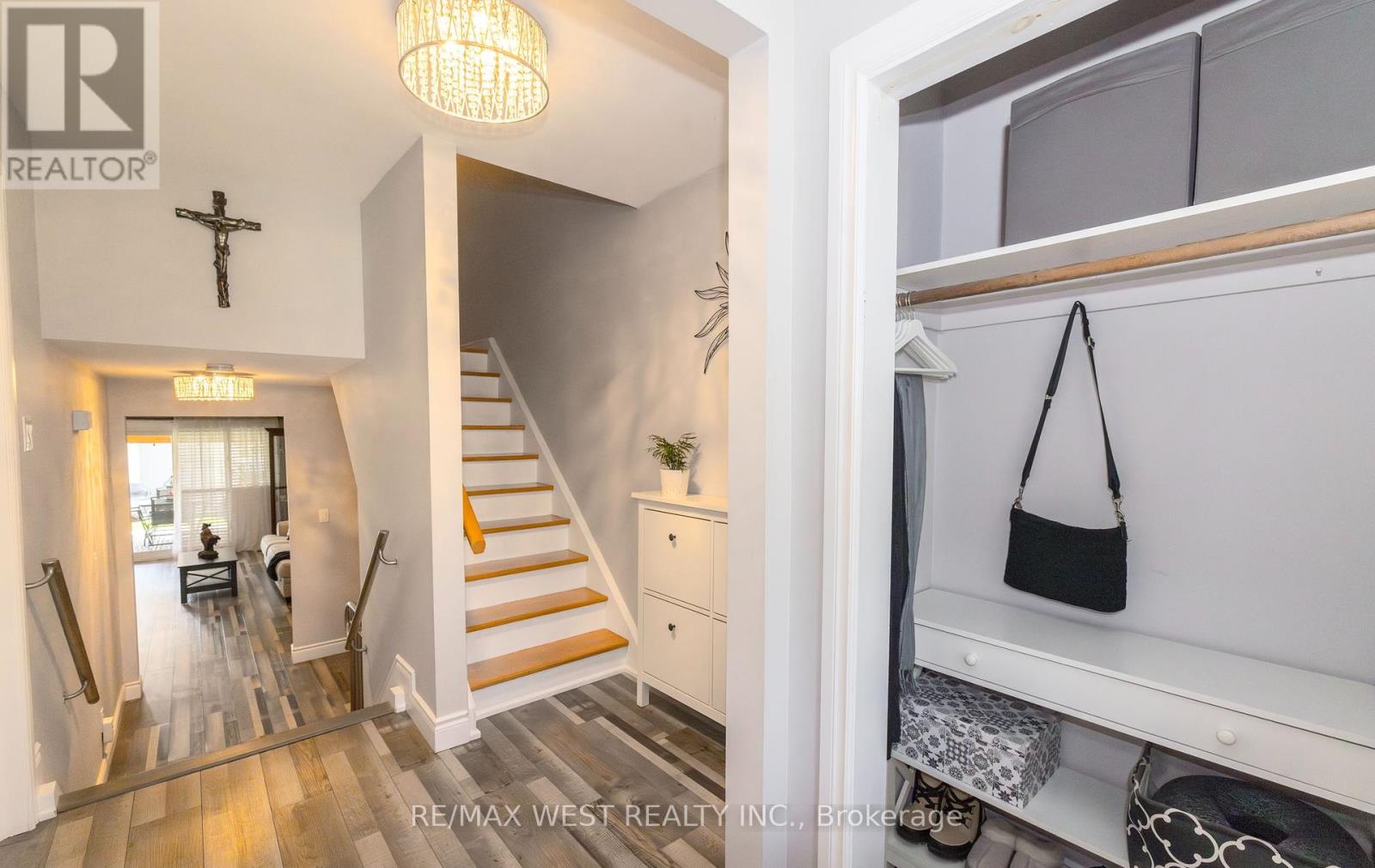 7110 Codlin Avenue, Mississauga (Malton), Ontario  L4T 2M4 - Photo 6 - W12123830