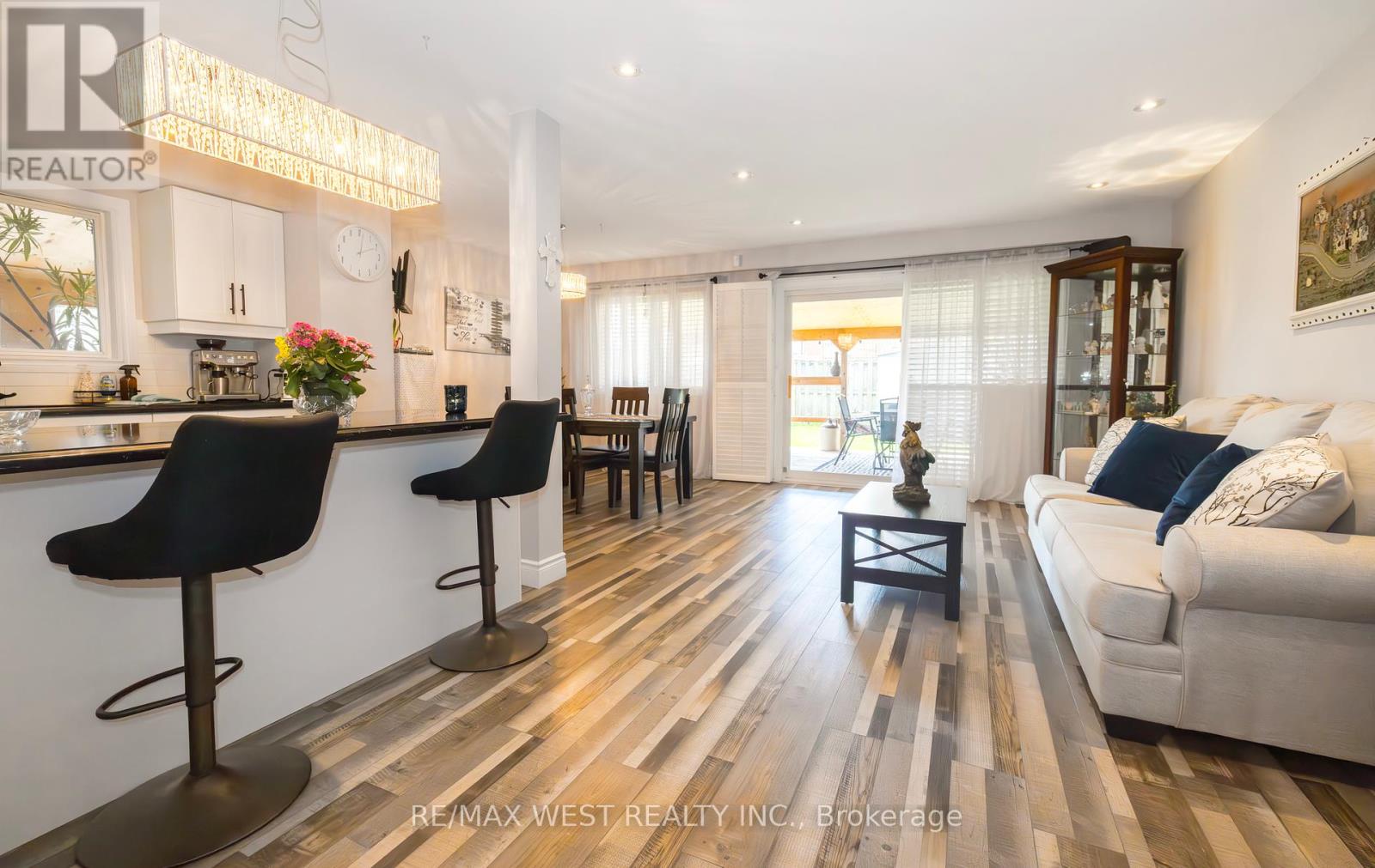 7110 Codlin Avenue, Mississauga, Ontario  L4T 2M4 - Photo 7 - W12123830