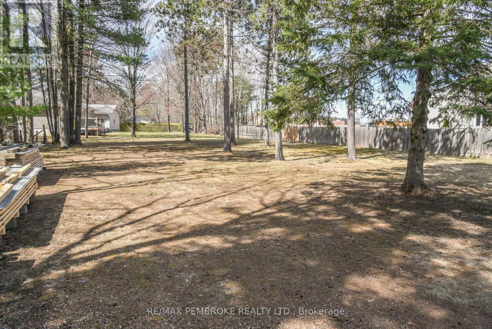 17 Charles Street, Petawawa, Ontario  K8H 2K1 - Photo 36 - X12110867