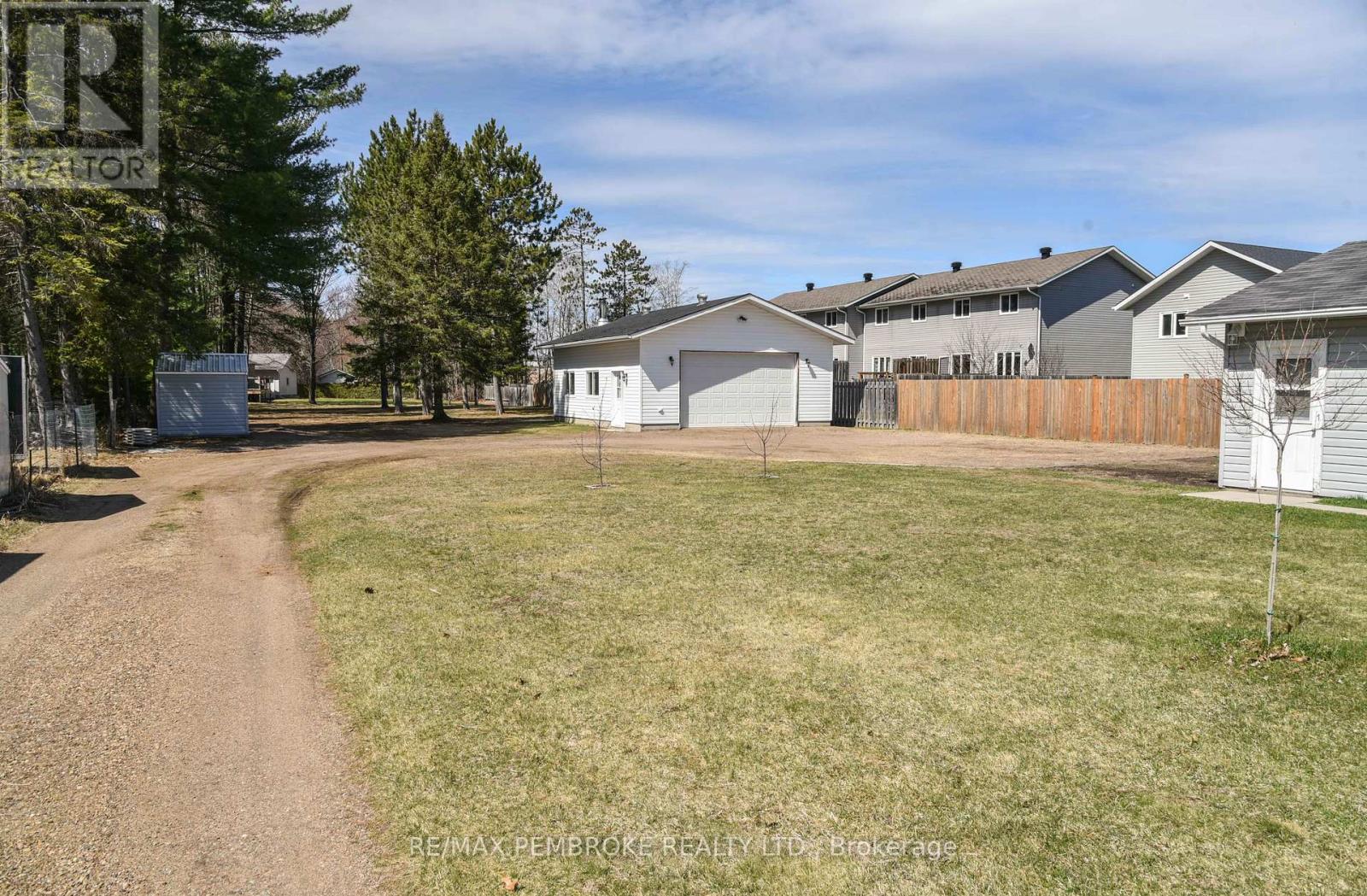 17 Charles Street, Petawawa, Ontario  K8H 2K1 - Photo 47 - X12110867