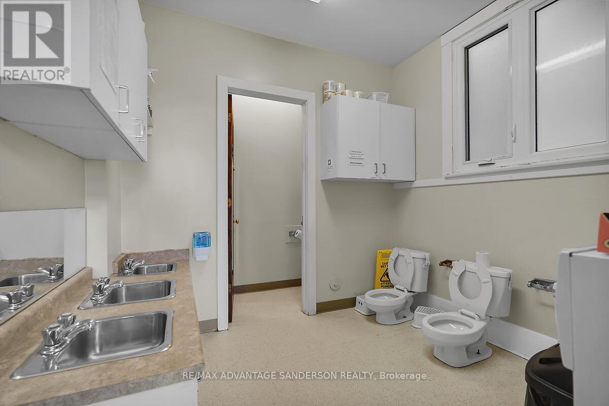 282 Piccadilly Street, London East, Ontario  N6A 1S6 - Photo 23 - X12125073